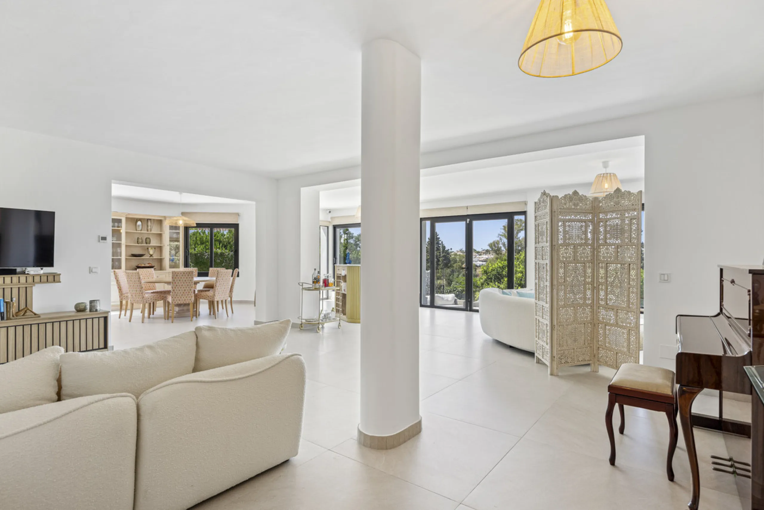 This west-facing villa boasts a modern design and is ideally situated next to the Guadalmina Golf Course. The property, spans two levels, offers privacy, convenience, and ample space for a large family.