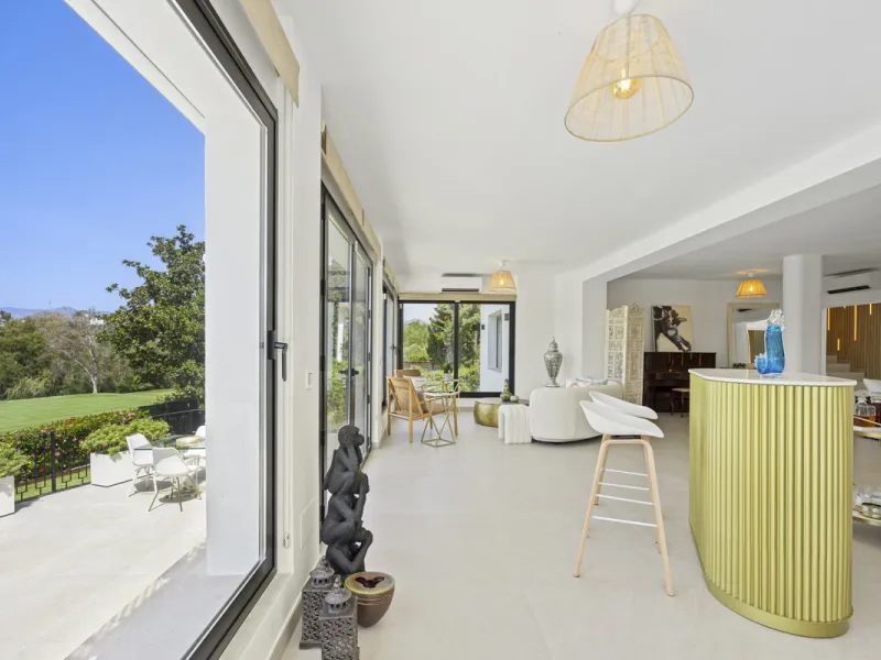 This west-facing villa boasts a modern design and is ideally situated next to the Guadalmina Golf Course. The property, spans two levels, offers privacy, convenience, and ample space for a large family.