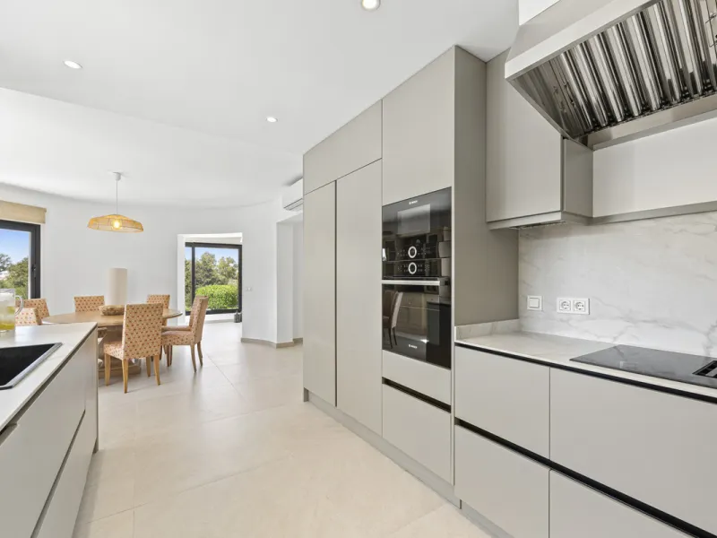 This west-facing villa boasts a modern design and is ideally situated next to the Guadalmina Golf Course. The property, spans two levels, offers privacy, convenience, and ample space for a large family.