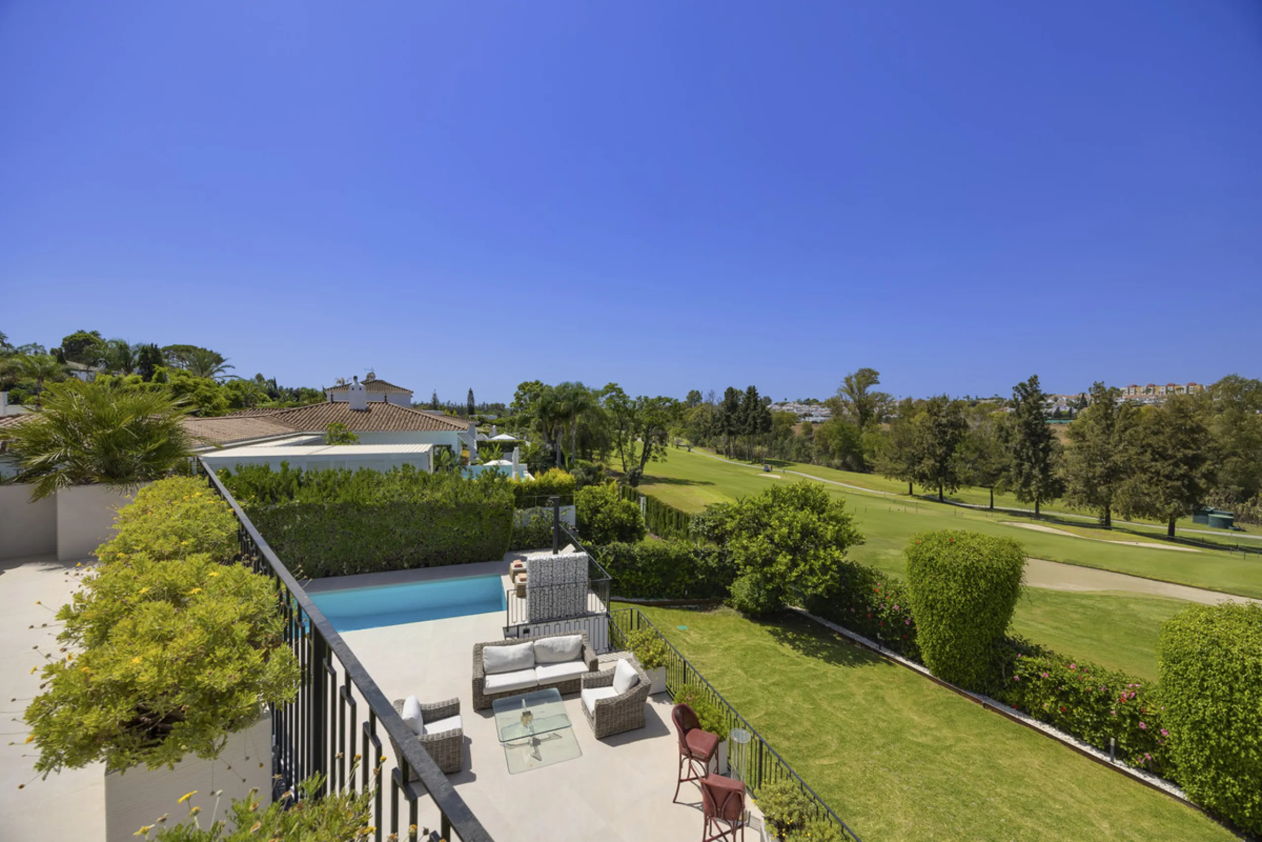 This west-facing villa boasts a modern design and is ideally situated next to the Guadalmina Golf Course. The property, spans two levels, offers privacy, convenience, and ample space for a large family.