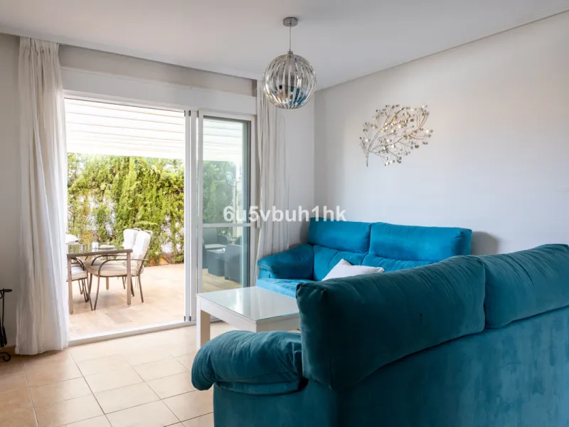 We present an exclusive townhouse for sale, located in a charming gated community that combines the tranquility of nature with proximity to the sea. This property stands out for its modern and functional design, offering an ideal space to enjoy life with 