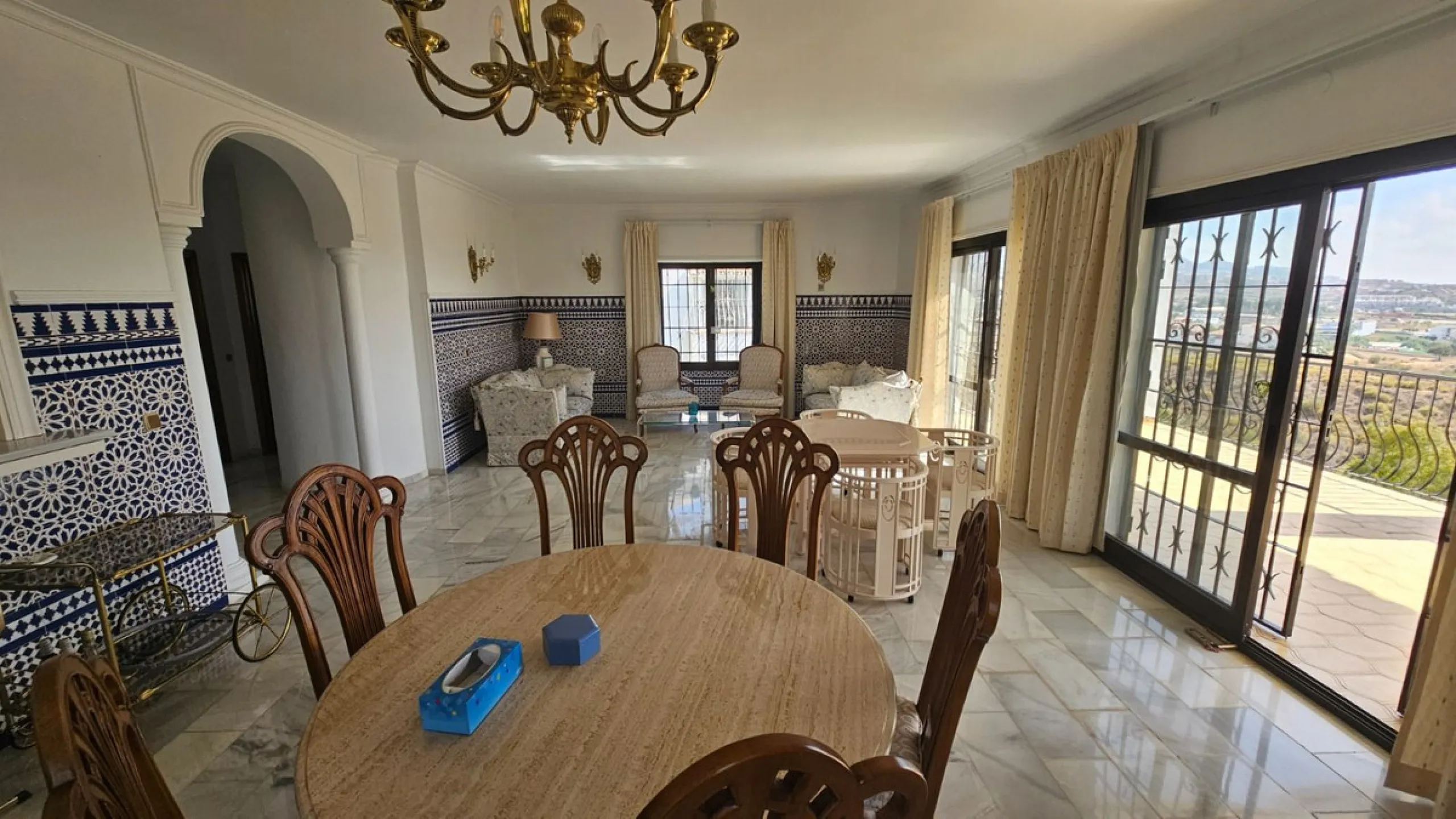 House - Detached Villa в продаже в Mijas, Málaga. В доме 4 спален и 4 ванных комнат. Площадь дома 377 м². Площадь участка 1220 м²