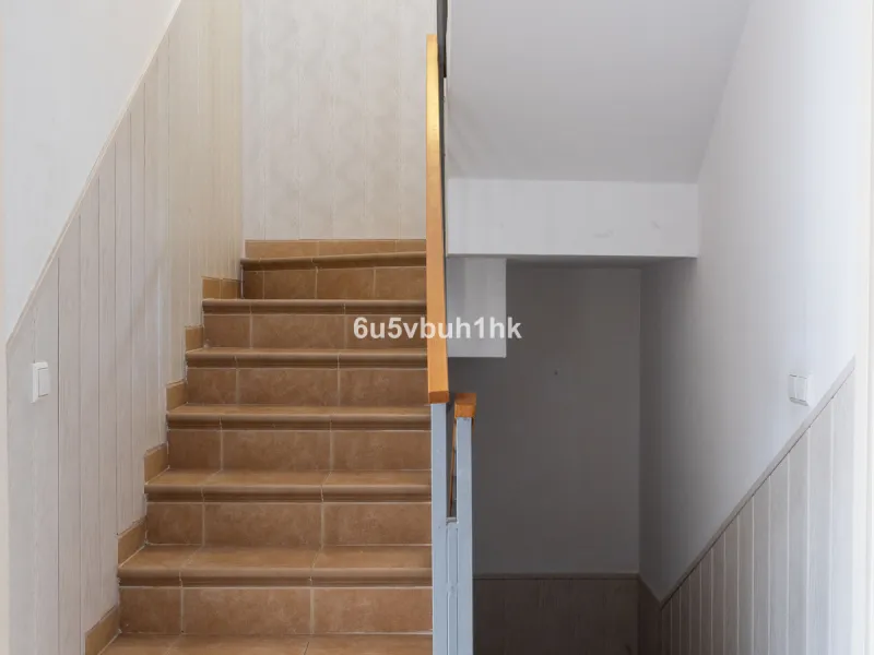 We present an exclusive townhouse for sale, located in a charming gated community that combines the tranquility of nature with proximity to the sea. This property stands out for its modern and functional design, offering an ideal space to enjoy life with 