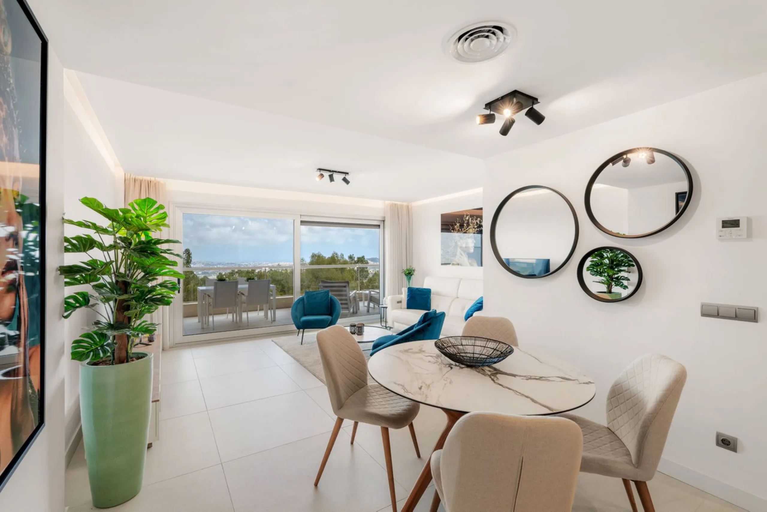 **The property holds a valid short-term holiday rental licence, making it a solid option for personal use and rental income.**