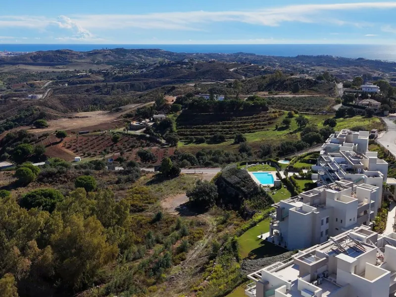 **The property holds a valid short-term holiday rental licence, making it a solid option for personal use and rental income.**