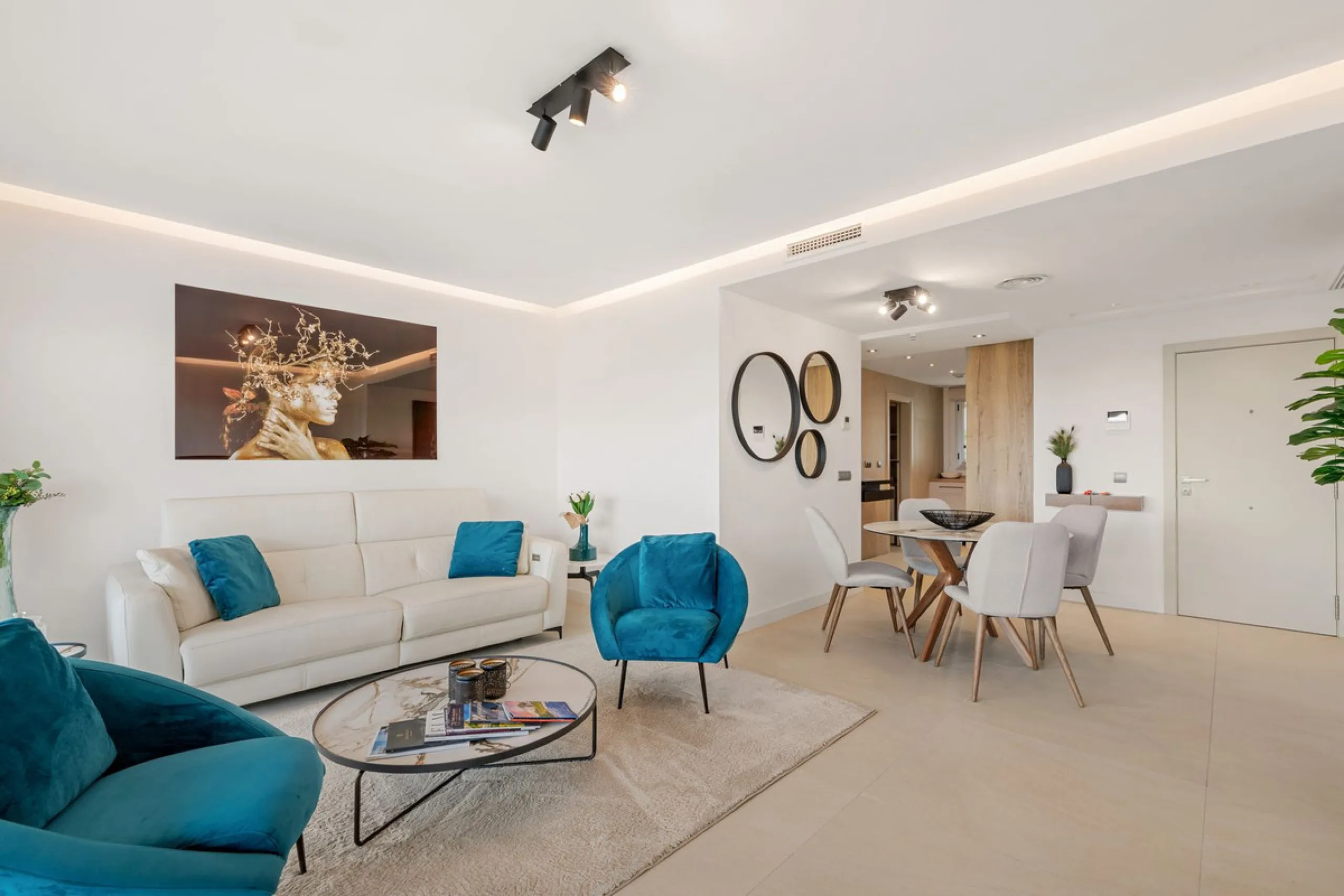 **The property holds a valid short-term holiday rental licence, making it a solid option for personal use and rental income.**