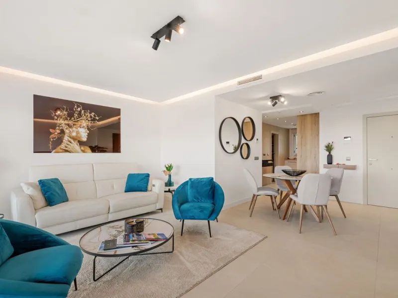 **The property holds a valid short-term holiday rental licence, making it a solid option for personal use and rental income.**