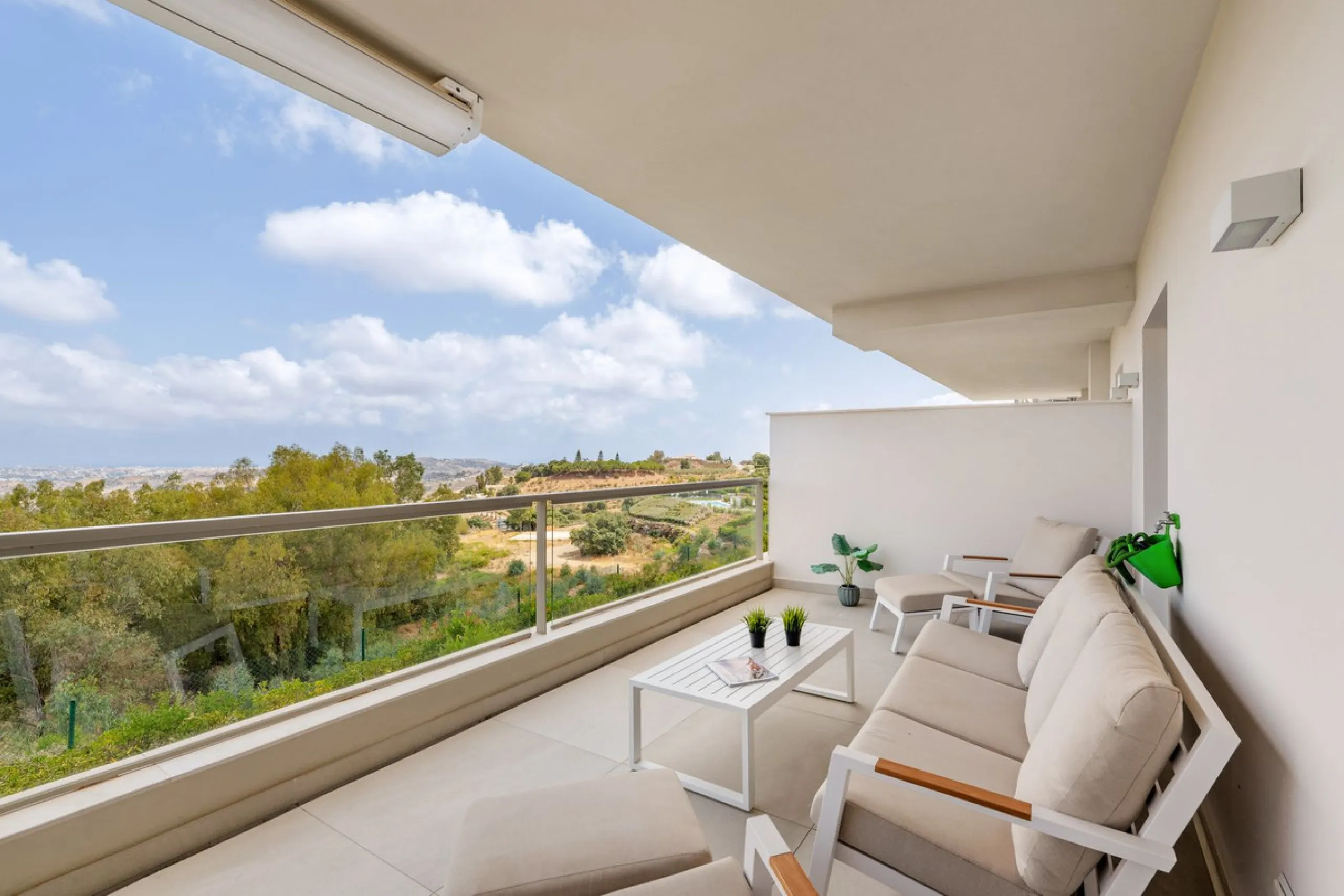 **The property holds a valid short-term holiday rental licence, making it a solid option for personal use and rental income.**