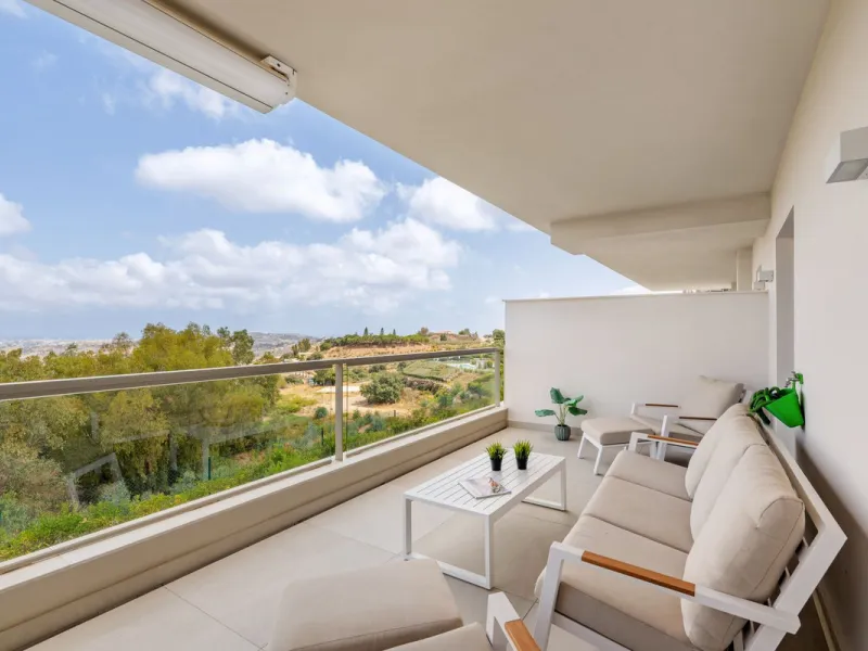 **The property holds a valid short-term holiday rental licence, making it a solid option for personal use and rental income.**