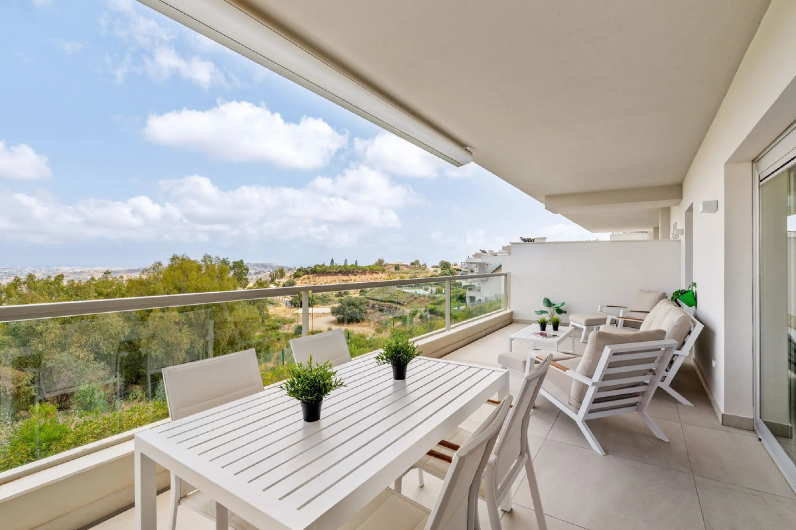 **The property holds a valid short-term holiday rental licence, making it a solid option for personal use and rental income.**