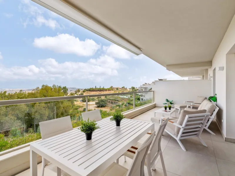 **The property holds a valid short-term holiday rental licence, making it a solid option for personal use and rental income.**