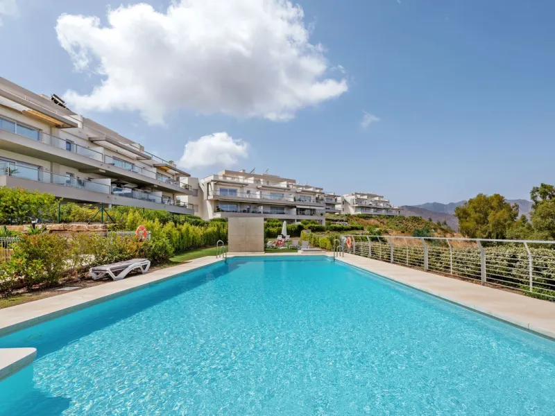 **The property holds a valid short-term holiday rental licence, making it a solid option for personal use and rental income.**