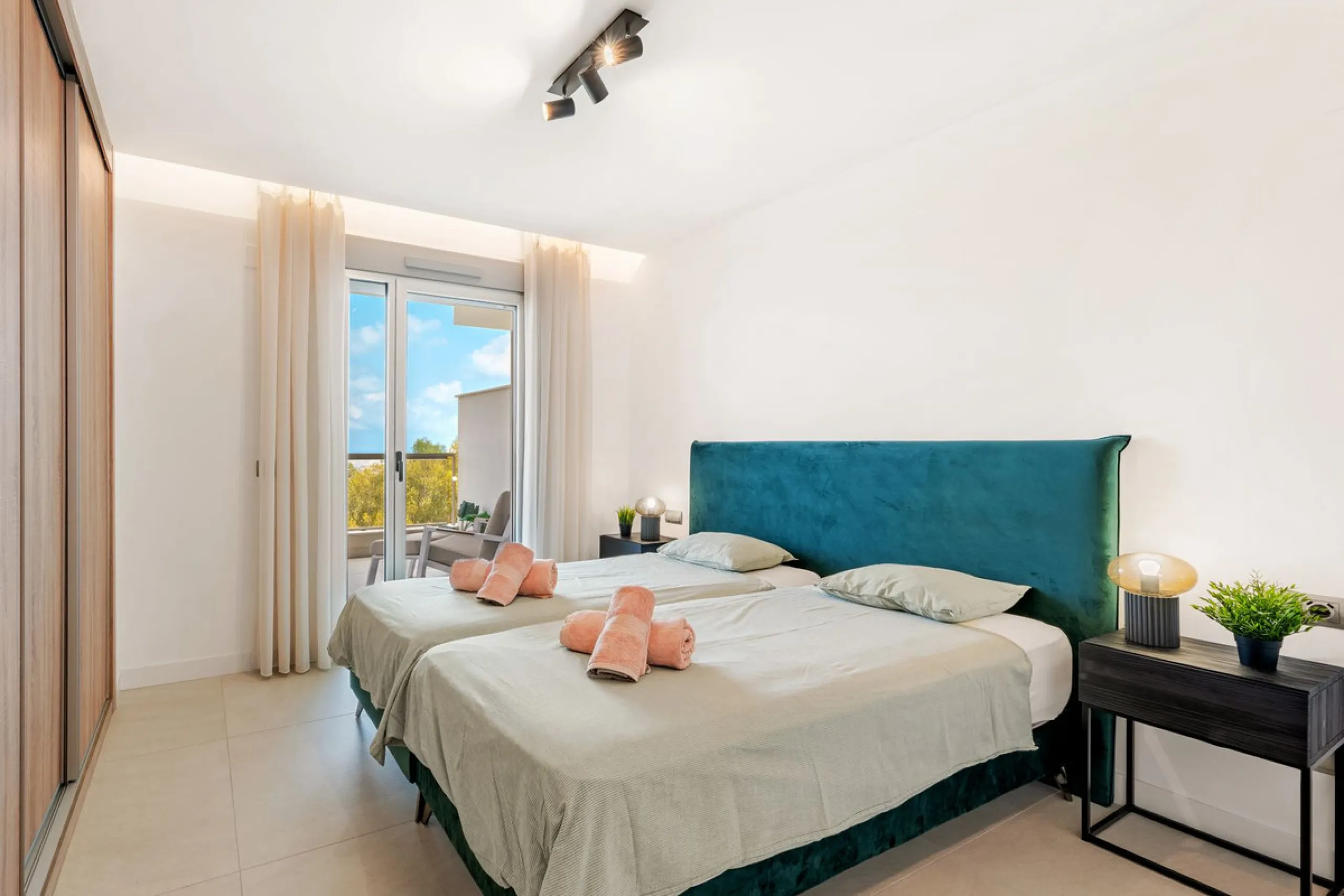**The property holds a valid short-term holiday rental licence, making it a solid option for personal use and rental income.**