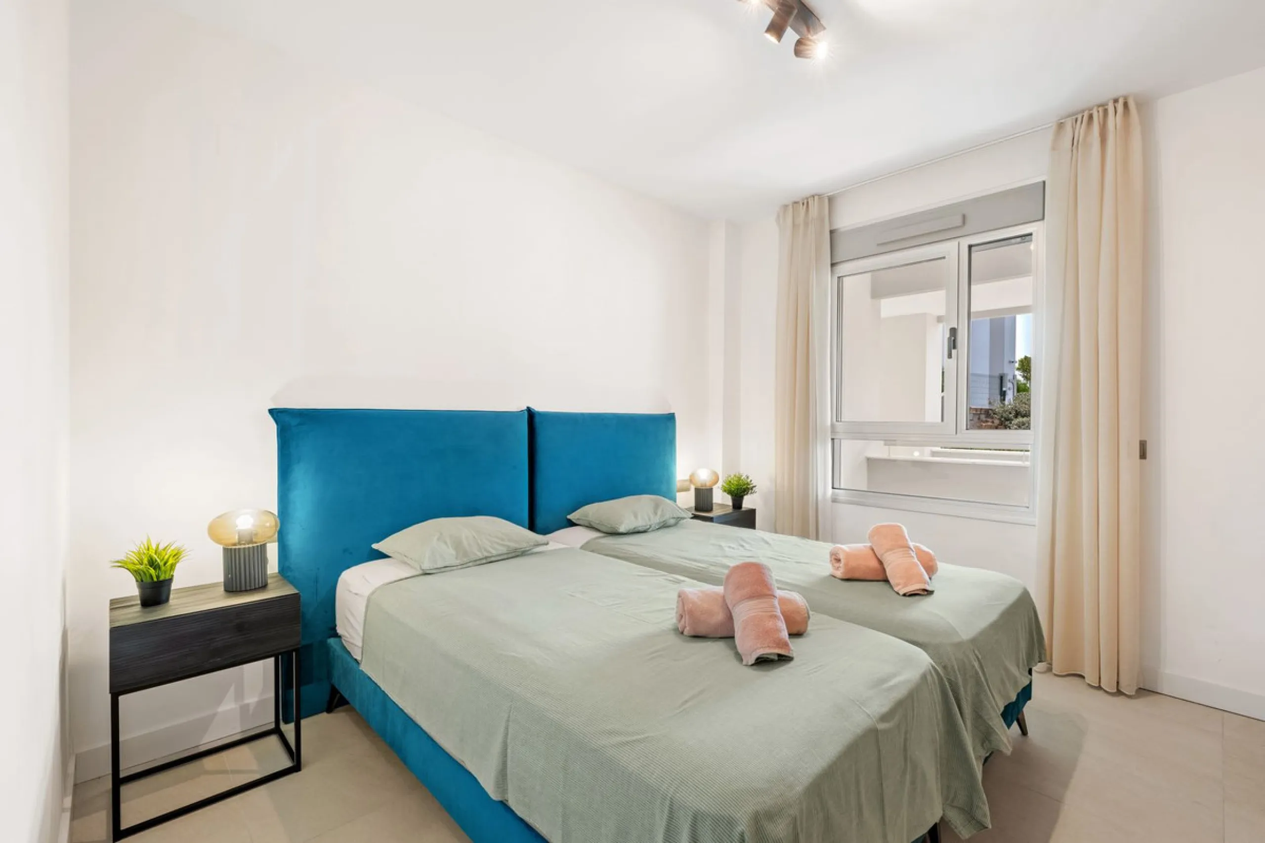 **The property holds a valid short-term holiday rental licence, making it a solid option for personal use and rental income.**