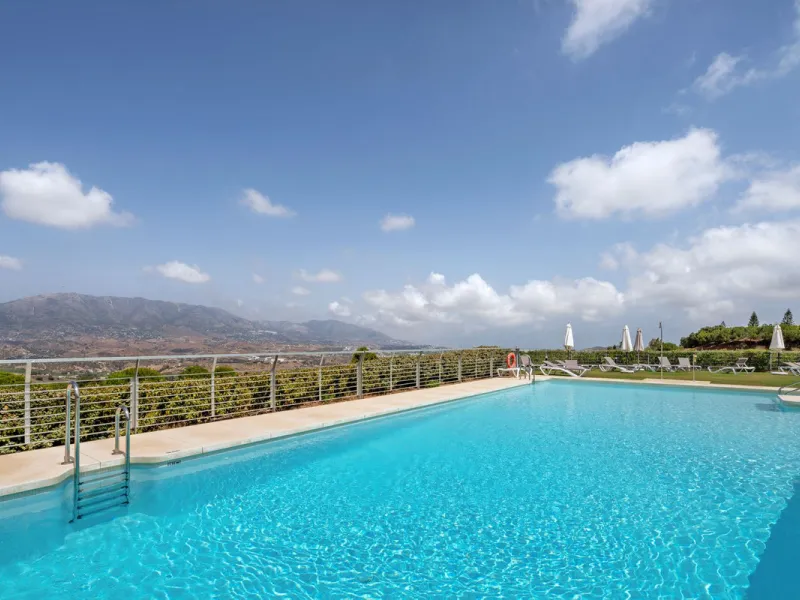 **The property holds a valid short-term holiday rental licence, making it a solid option for personal use and rental income.**