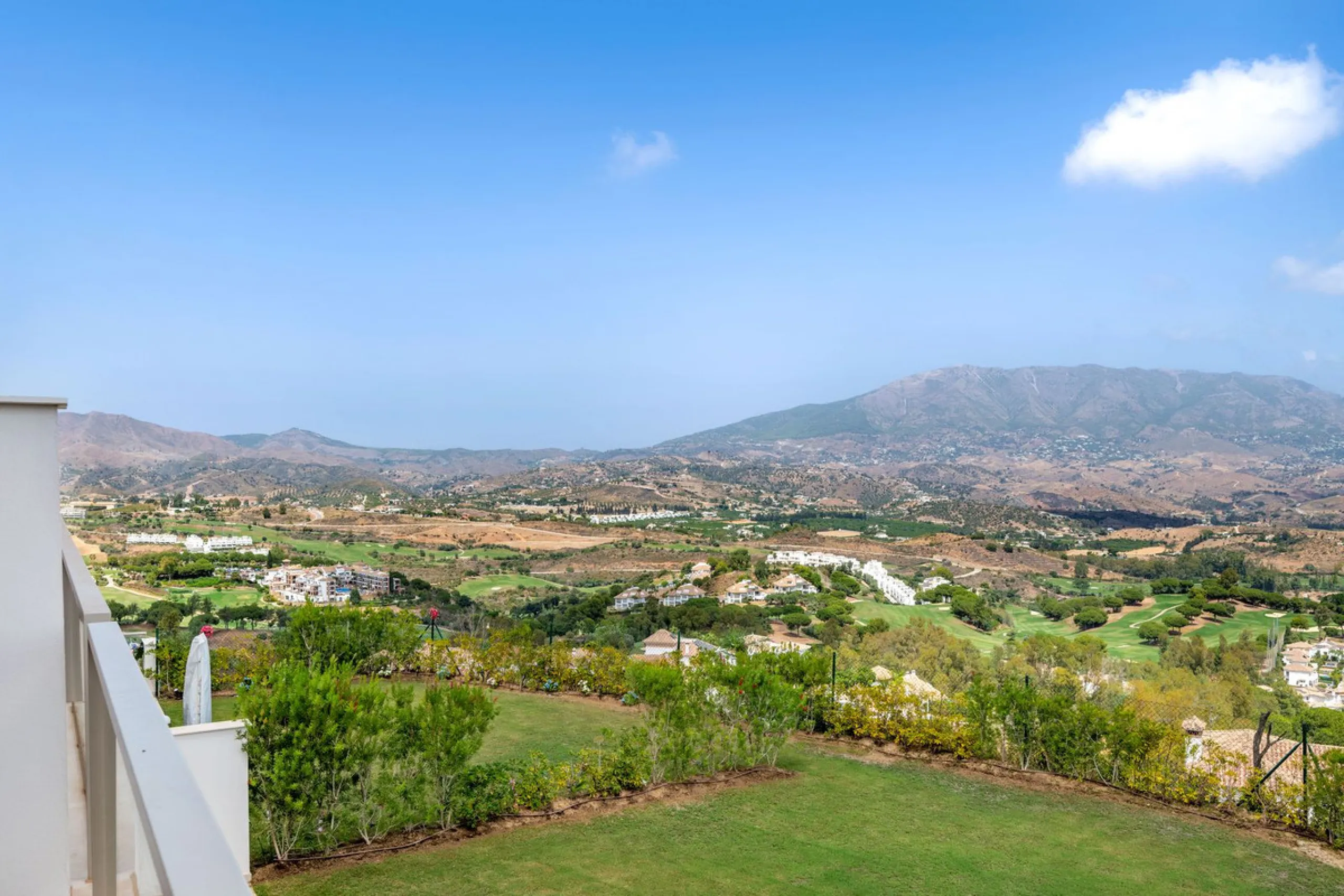 **The property holds a valid short-term holiday rental licence, making it a solid option for personal use and rental income.**