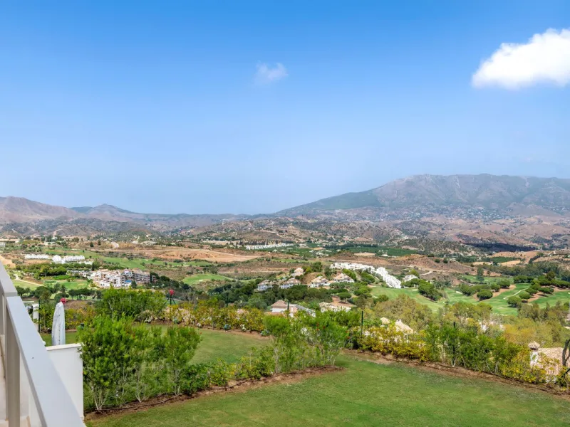 **The property holds a valid short-term holiday rental licence, making it a solid option for personal use and rental income.**