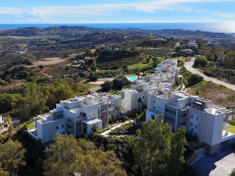**The property holds a valid short-term holiday rental licence, making it a solid option for personal use and rental income.**