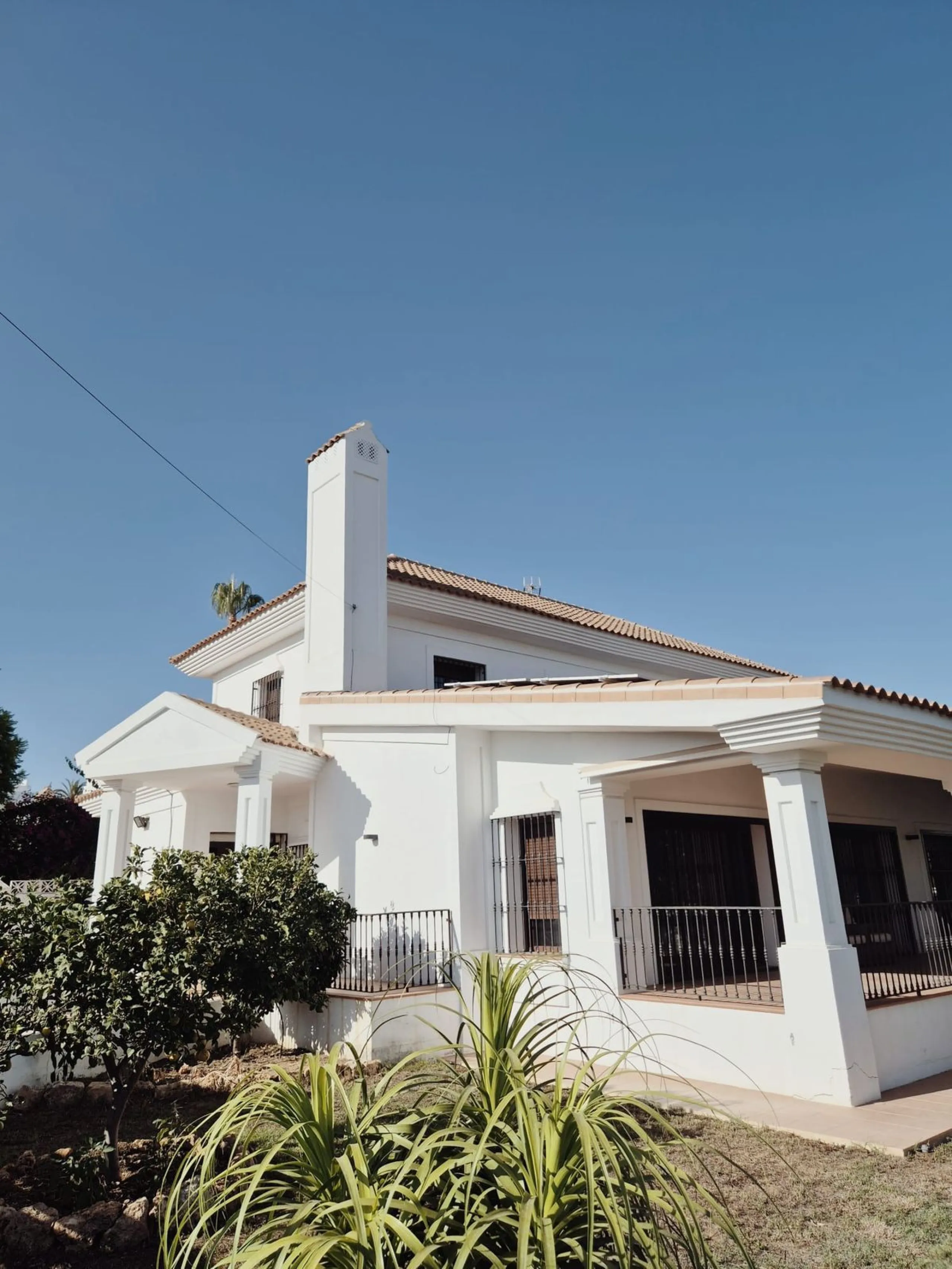 Discover this stunning Mediterranean-style home, located just a few meters from the sea. This charming residence offers an unbeatable location, with restaurants nearby and a seaside promenade within easy walking distance. The house features five spacious 