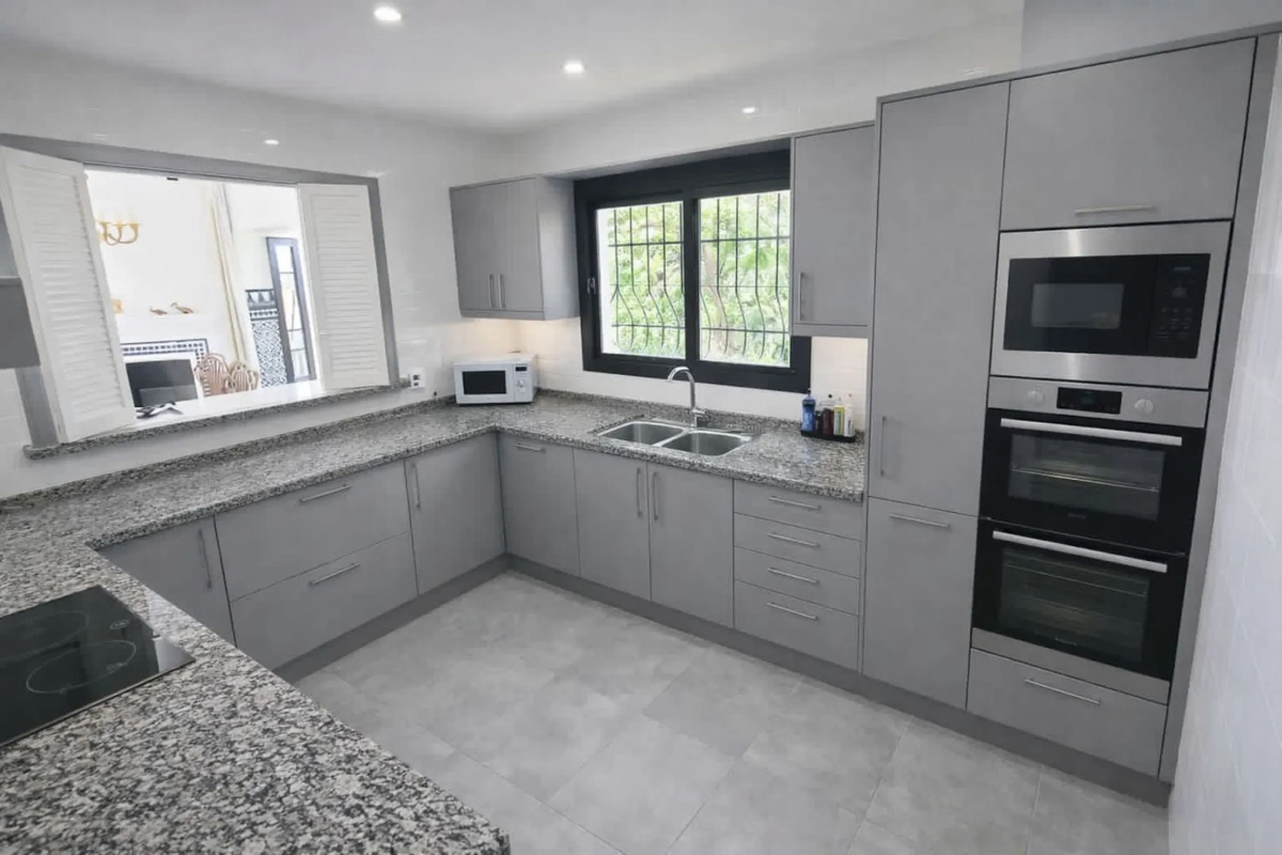 House - Detached Villa в продаже в Mijas, Málaga. В доме 4 спален и 4 ванных комнат. Площадь дома 377 м². Площадь участка 1220 м²