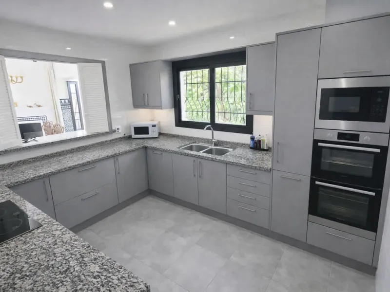 House - Detached Villa в продаже в Mijas, Málaga. В доме 4 спален и 4 ванных комнат. Площадь дома 377 м². Площадь участка 1220 м²