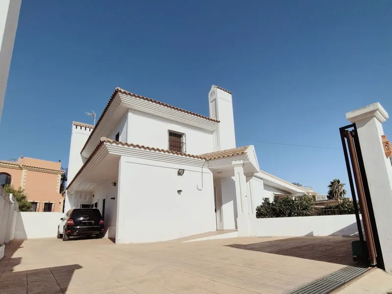 Discover this stunning Mediterranean-style home, located just a few meters from the sea. This charming residence offers an unbeatable location, with restaurants nearby and a seaside promenade within easy walking distance. The house features five spacious 
