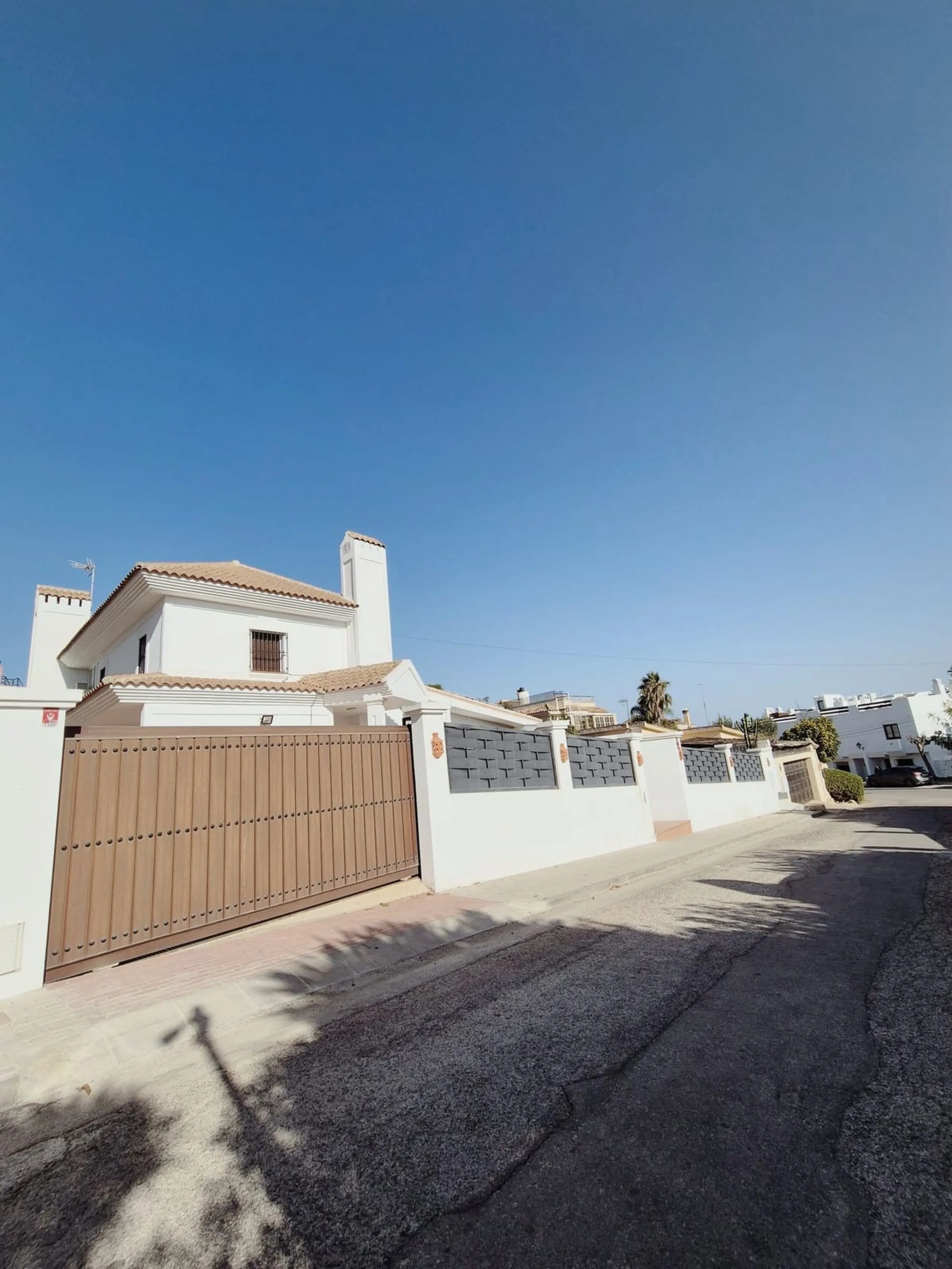 Discover this stunning Mediterranean-style home, located just a few meters from the sea. This charming residence offers an unbeatable location, with restaurants nearby and a seaside promenade within easy walking distance. The house features five spacious 
