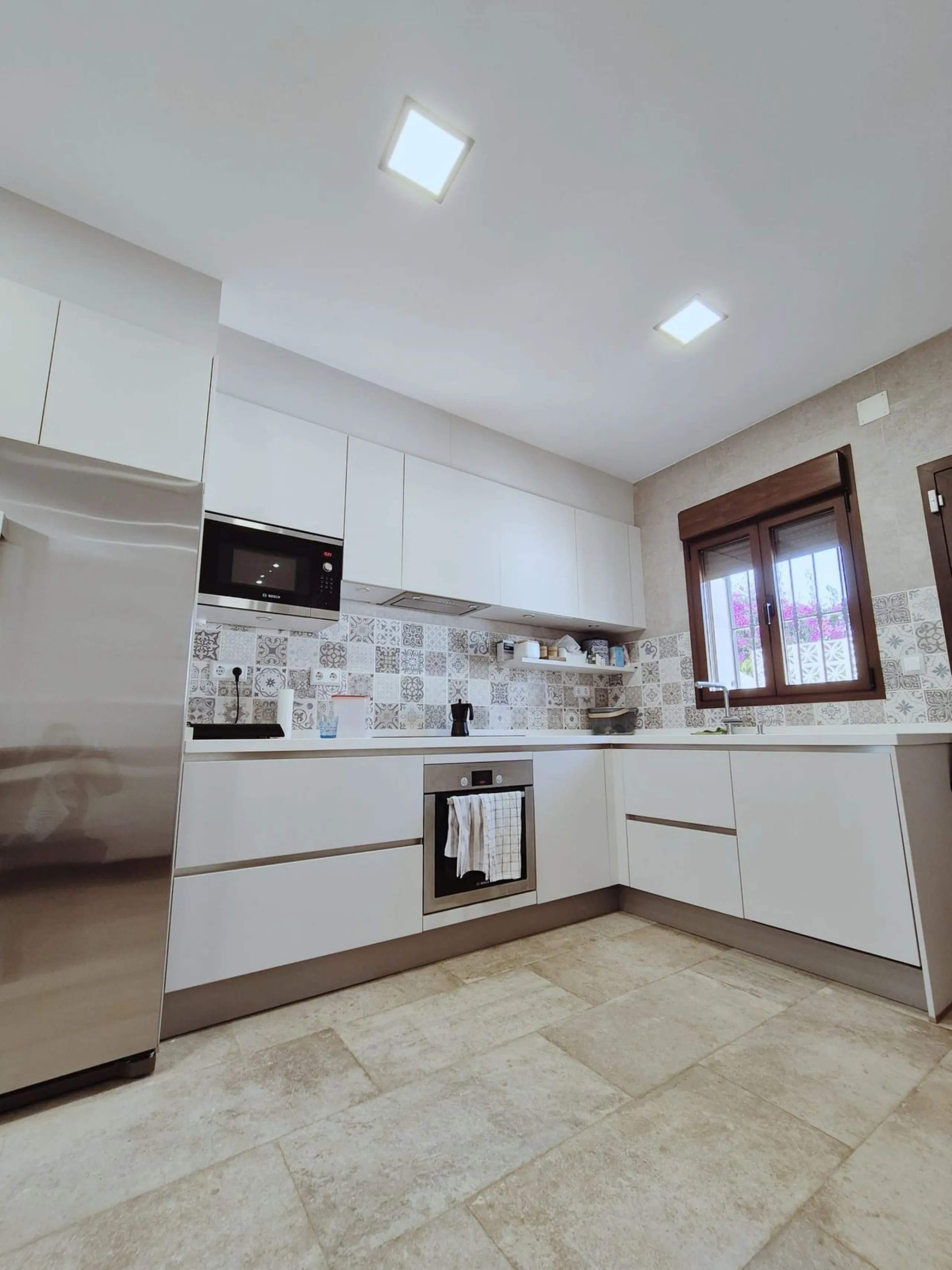 Discover this stunning Mediterranean-style home, located just a few meters from the sea. This charming residence offers an unbeatable location, with restaurants nearby and a seaside promenade within easy walking distance. The house features five spacious 