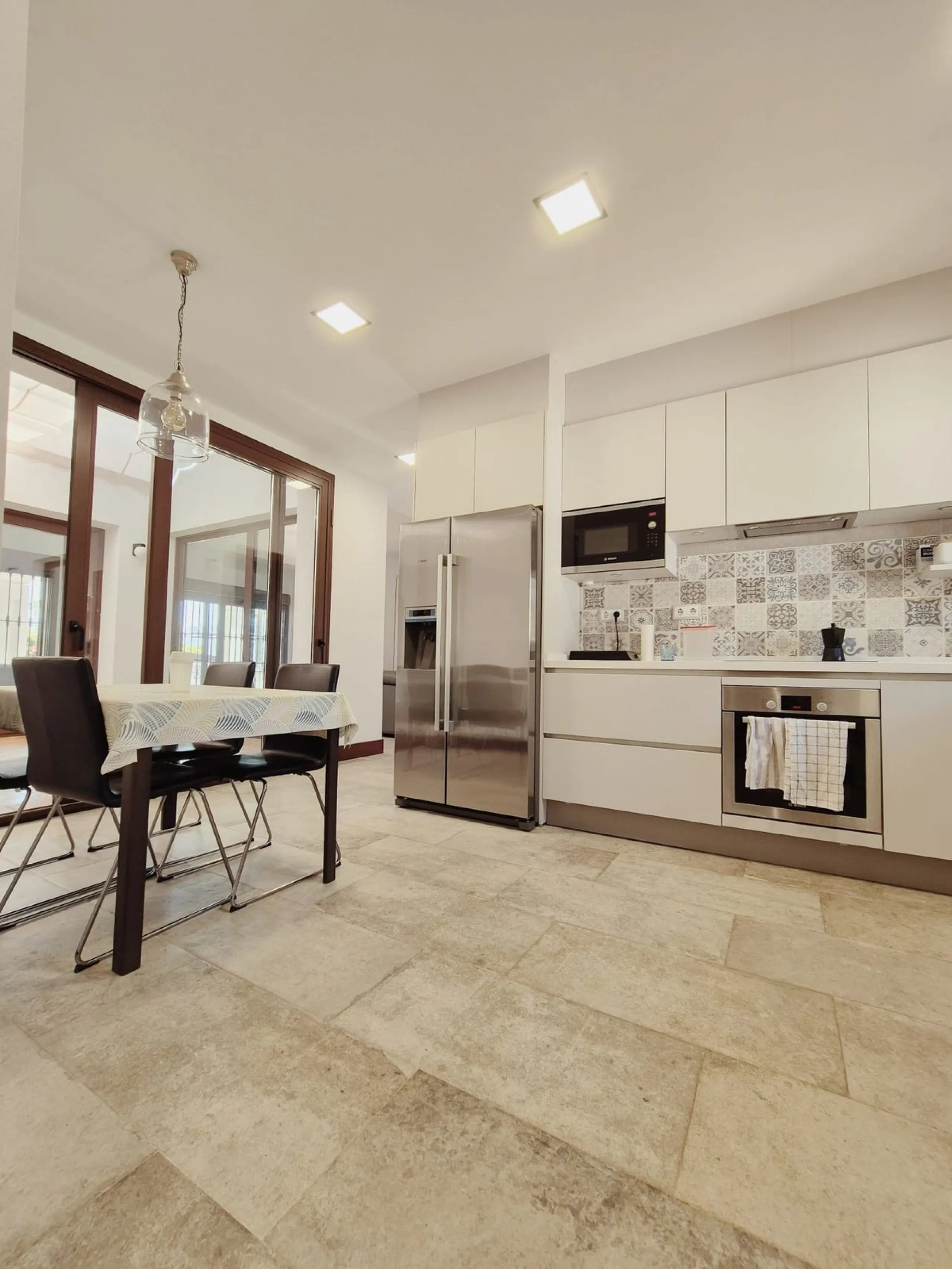 Discover this stunning Mediterranean-style home, located just a few meters from the sea. This charming residence offers an unbeatable location, with restaurants nearby and a seaside promenade within easy walking distance. The house features five spacious 