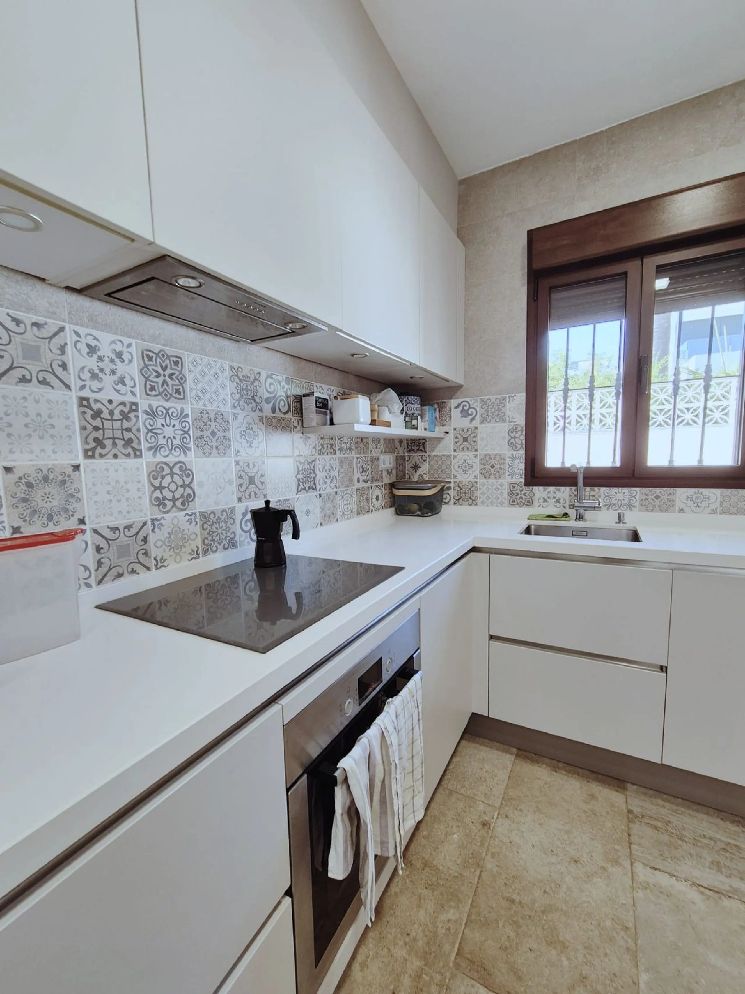 Discover this stunning Mediterranean-style home, located just a few meters from the sea. This charming residence offers an unbeatable location, with restaurants nearby and a seaside promenade within easy walking distance. The house features five spacious 
