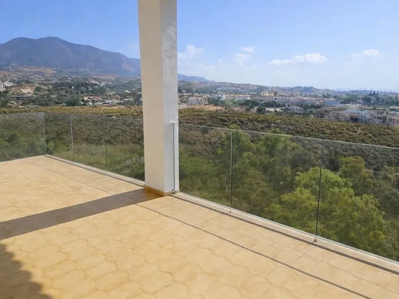 House - Detached Villa в продаже в Mijas, Málaga. В доме 4 спален и 4 ванных комнат. Площадь дома 377 м². Площадь участка 1220 м²