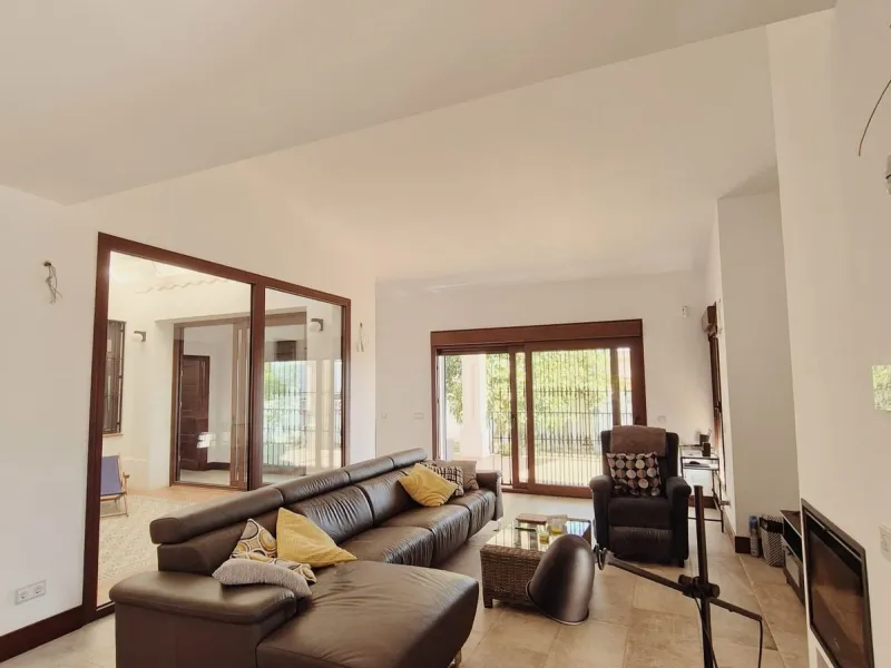 Discover this stunning Mediterranean-style home, located just a few meters from the sea. This charming residence offers an unbeatable location, with restaurants nearby and a seaside promenade within easy walking distance. The house features five spacious 