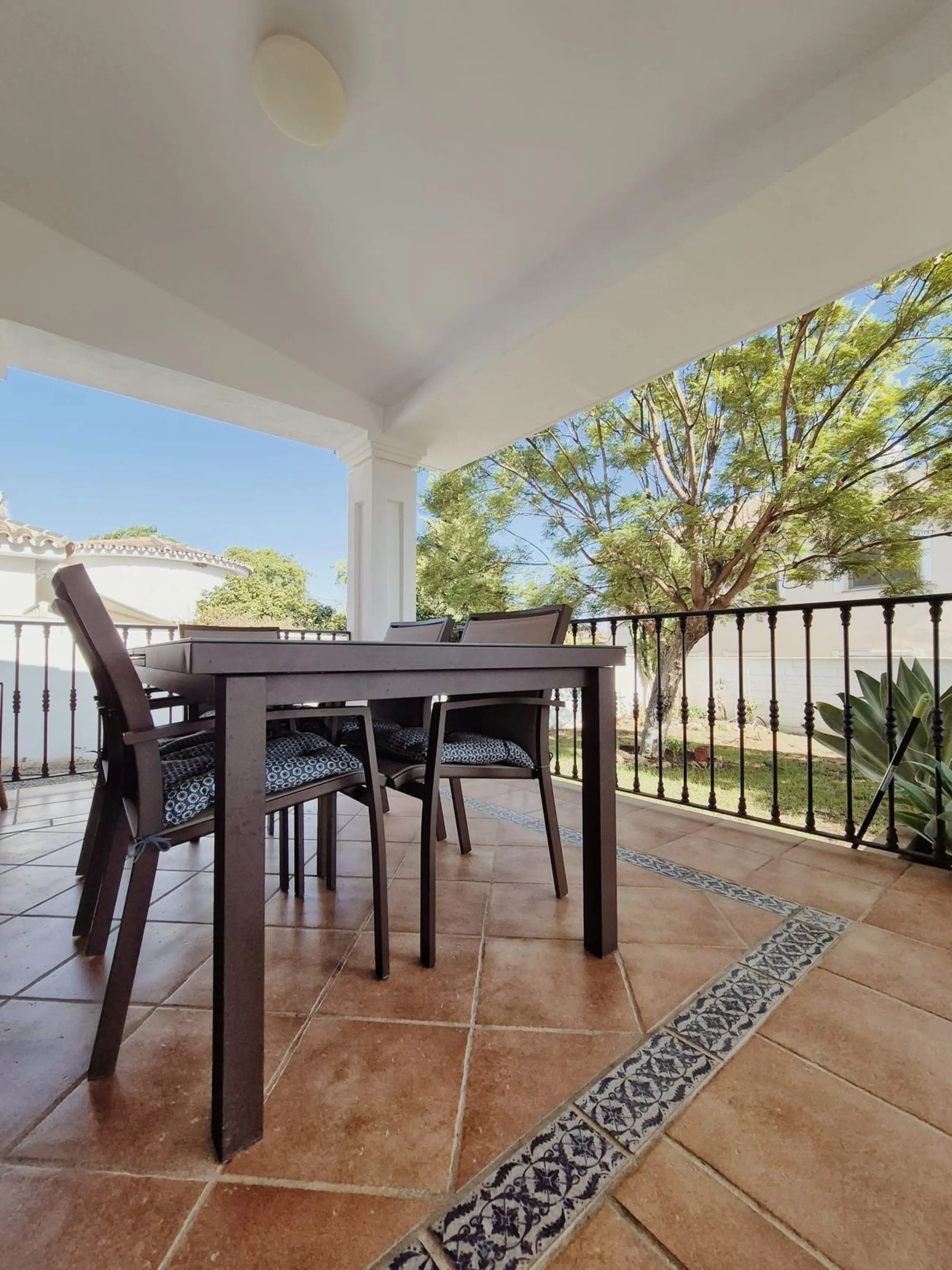 Discover this stunning Mediterranean-style home, located just a few meters from the sea. This charming residence offers an unbeatable location, with restaurants nearby and a seaside promenade within easy walking distance. The house features five spacious 