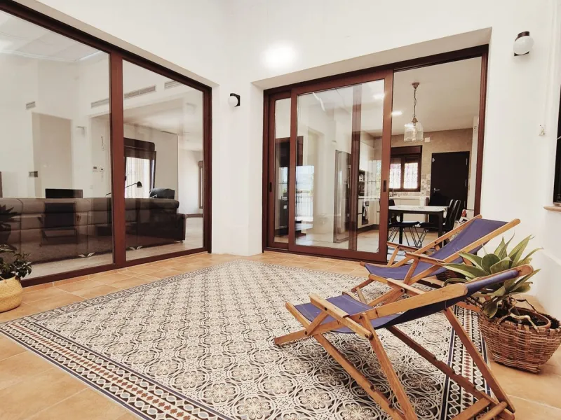 Discover this stunning Mediterranean-style home, located just a few meters from the sea. This charming residence offers an unbeatable location, with restaurants nearby and a seaside promenade within easy walking distance. The house features five spacious 