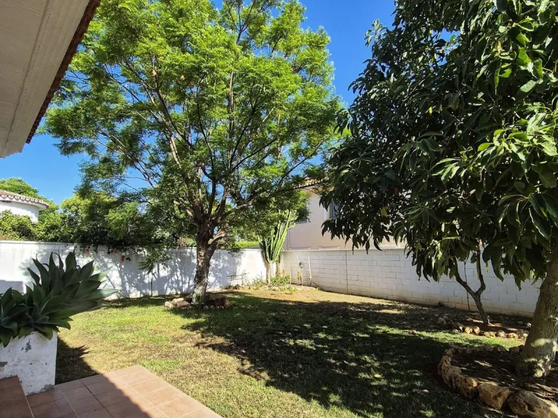 Discover this stunning Mediterranean-style home, located just a few meters from the sea. This charming residence offers an unbeatable location, with restaurants nearby and a seaside promenade within easy walking distance. The house features five spacious 
