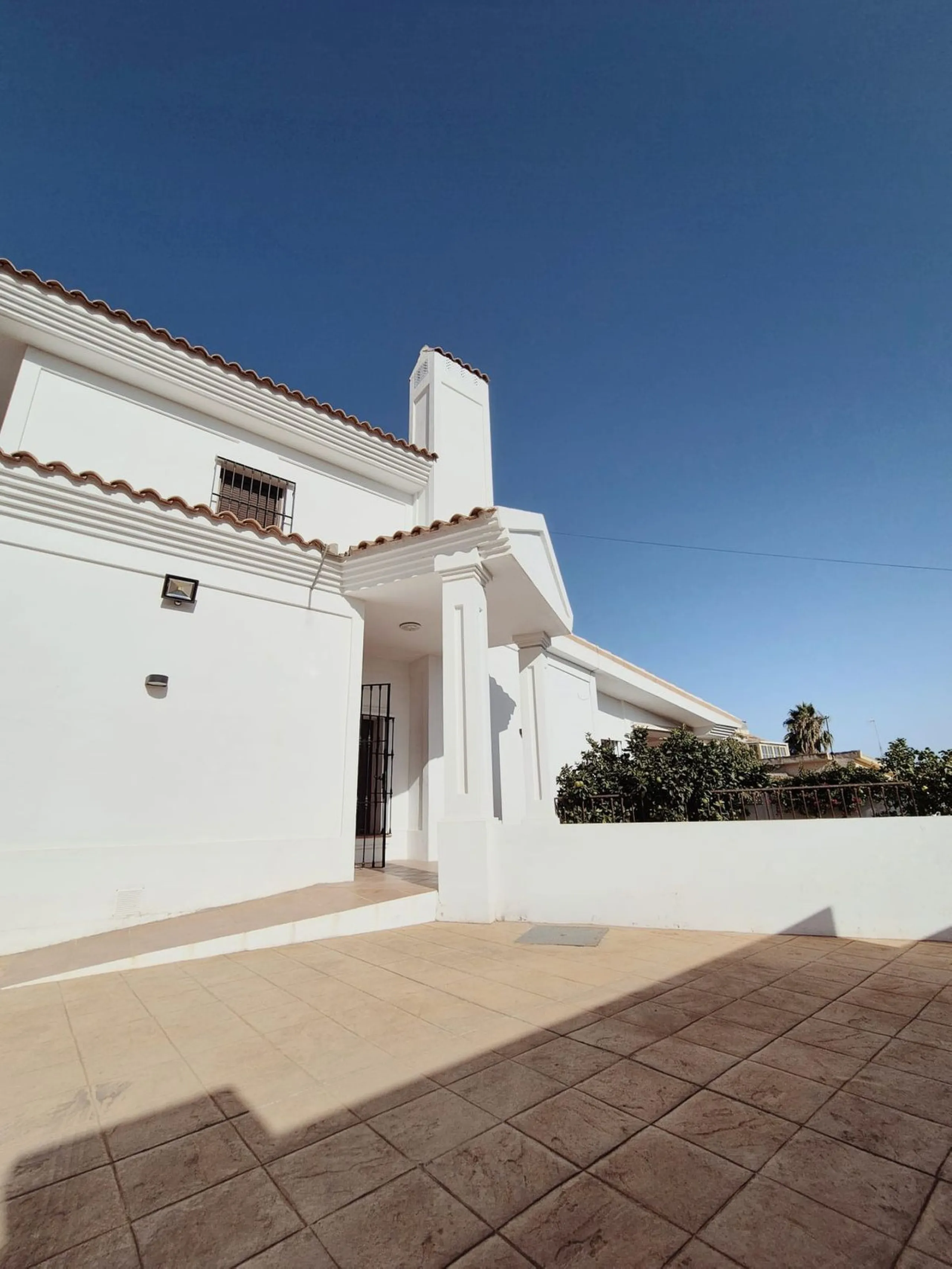 Discover this stunning Mediterranean-style home, located just a few meters from the sea. This charming residence offers an unbeatable location, with restaurants nearby and a seaside promenade within easy walking distance. The house features five spacious 