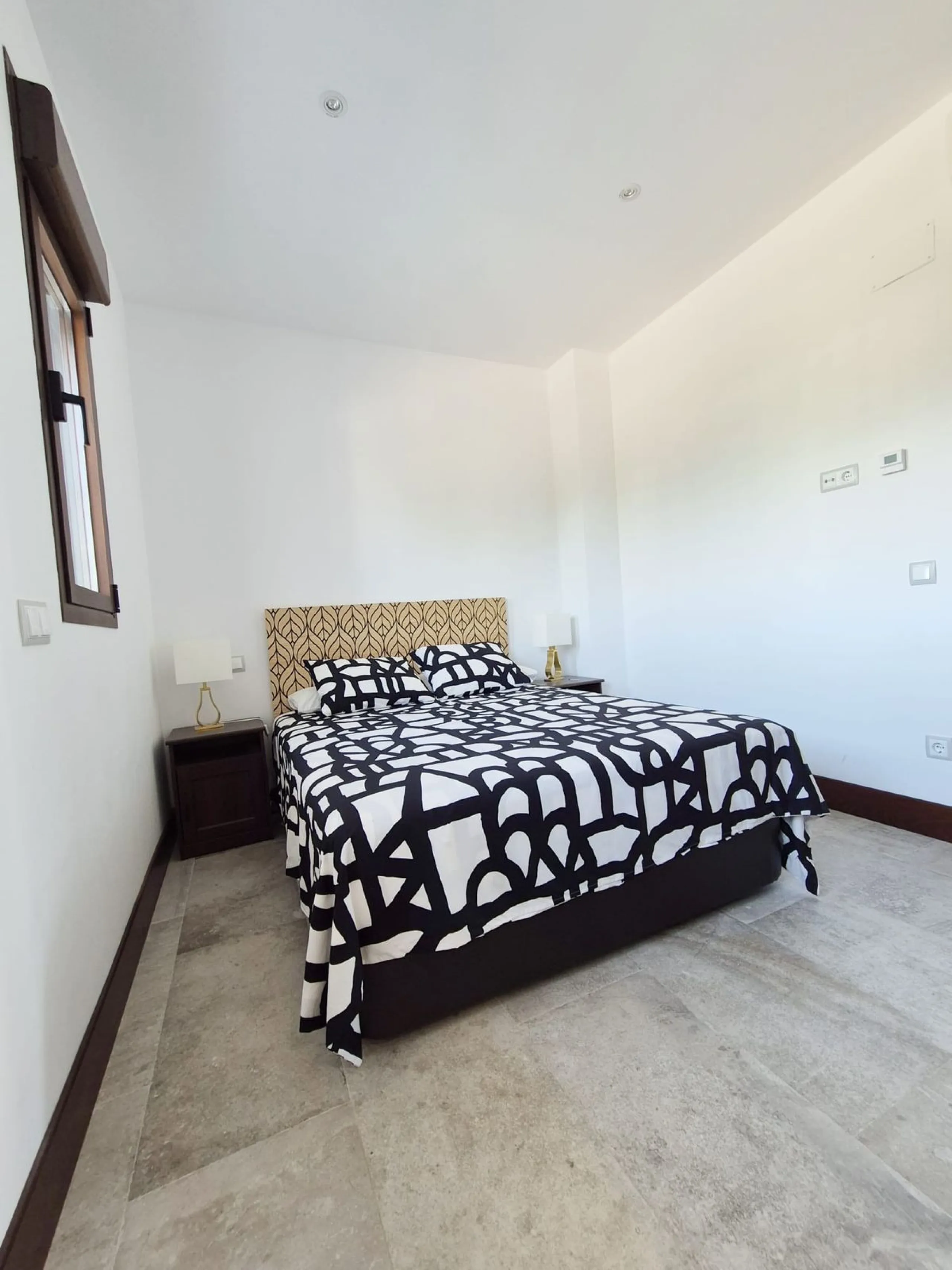 Discover this stunning Mediterranean-style home, located just a few meters from the sea. This charming residence offers an unbeatable location, with restaurants nearby and a seaside promenade within easy walking distance. The house features five spacious 