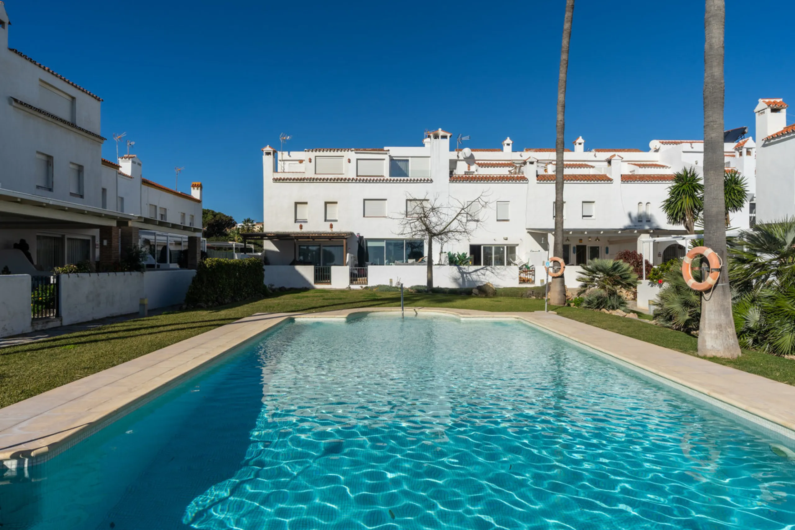 Strandnahes Stadthaus mit Meerblick bei San Luis de Sabinillas, Casares