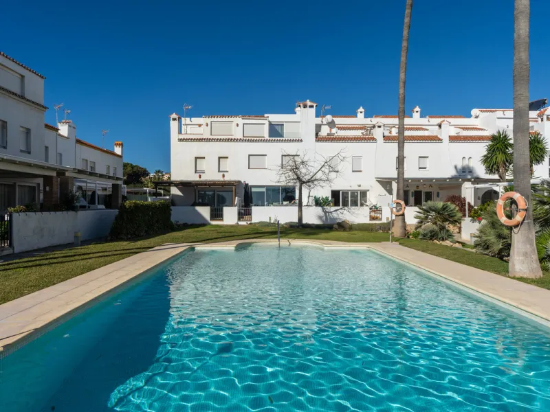 Strandnahes Stadthaus mit Meerblick bei San Luis de Sabinillas, Casares