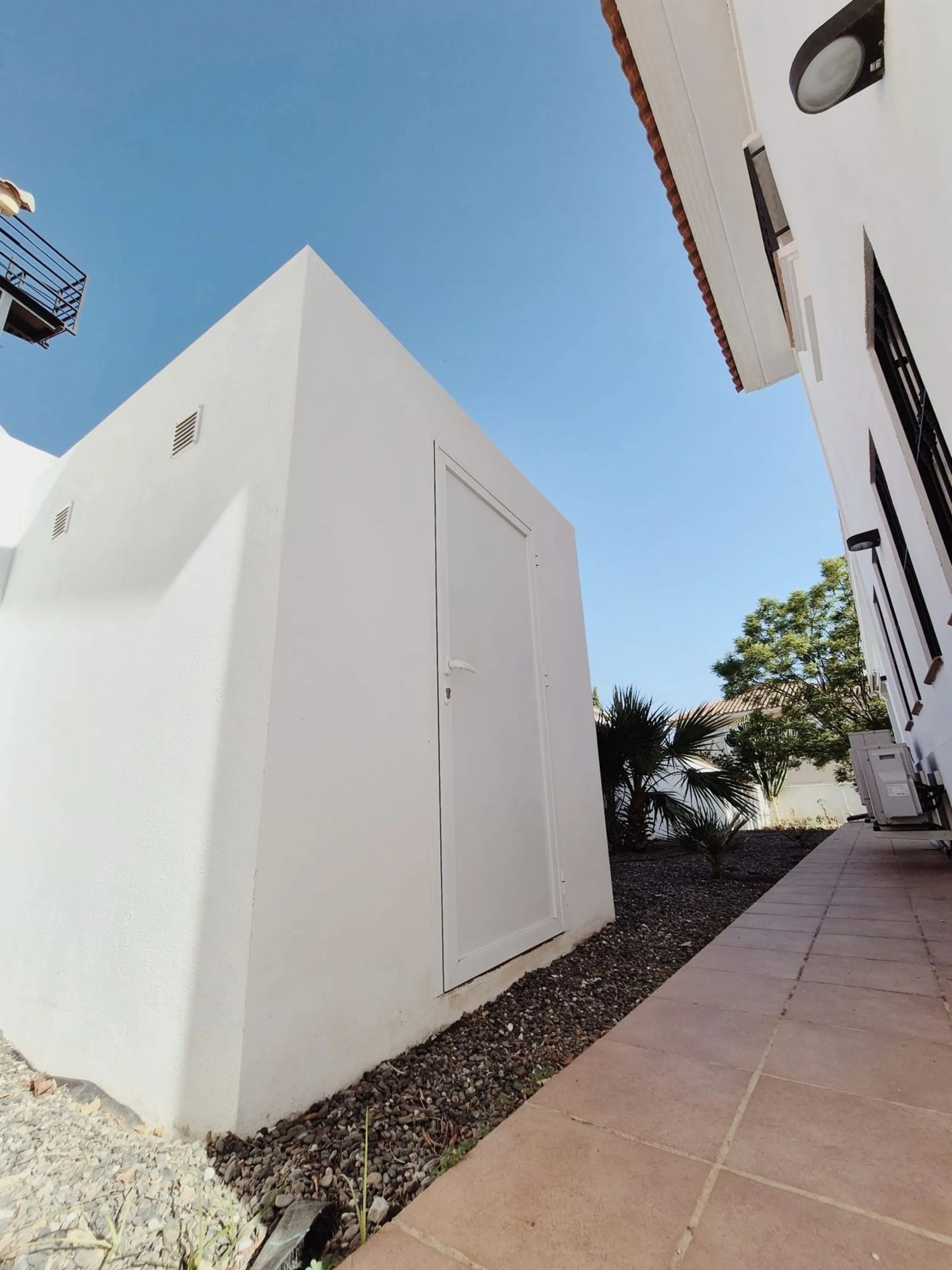 Discover this stunning Mediterranean-style home, located just a few meters from the sea. This charming residence offers an unbeatable location, with restaurants nearby and a seaside promenade within easy walking distance. The house features five spacious 