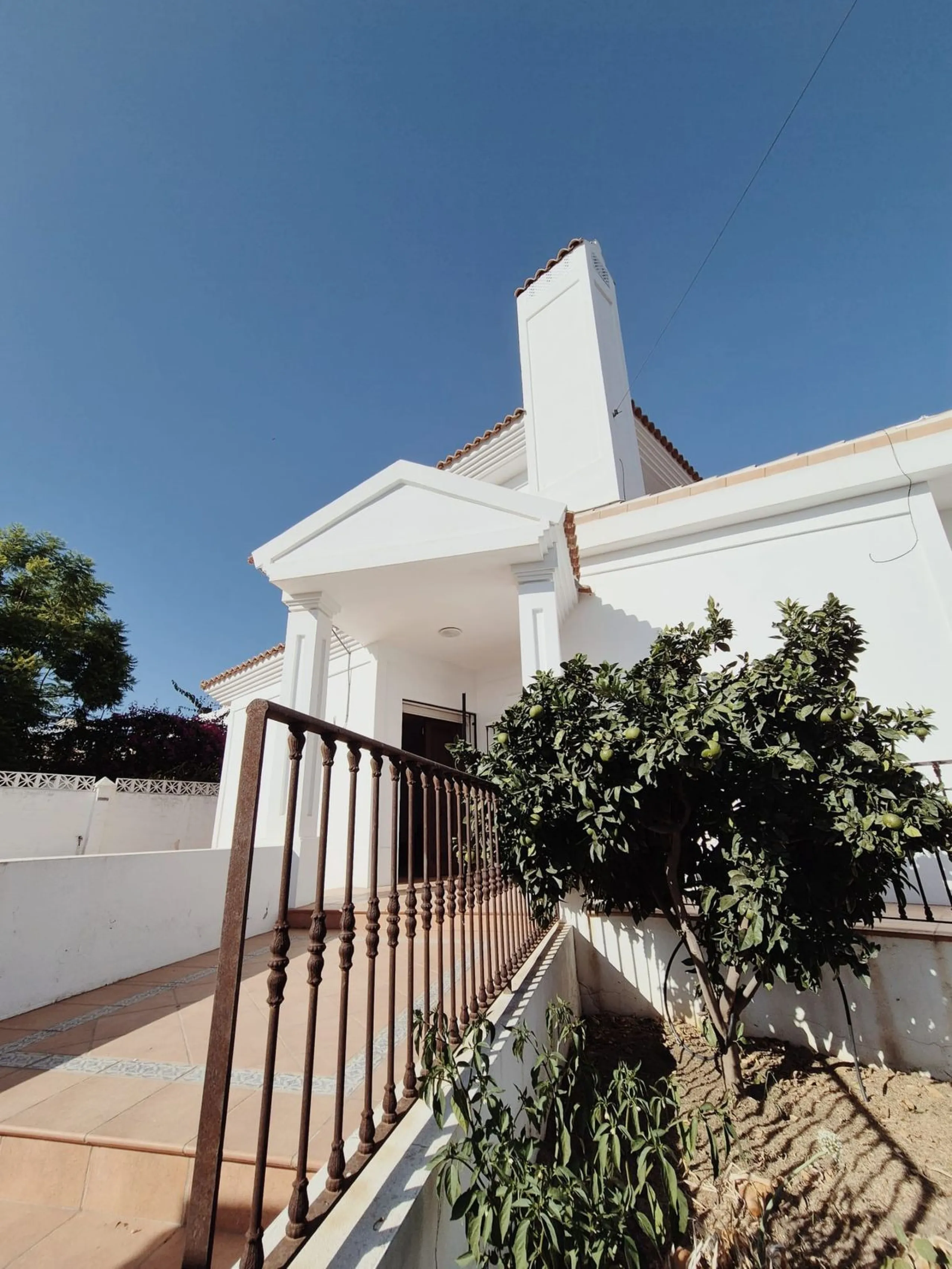 Discover this stunning Mediterranean-style home, located just a few meters from the sea. This charming residence offers an unbeatable location, with restaurants nearby and a seaside promenade within easy walking distance. The house features five spacious 