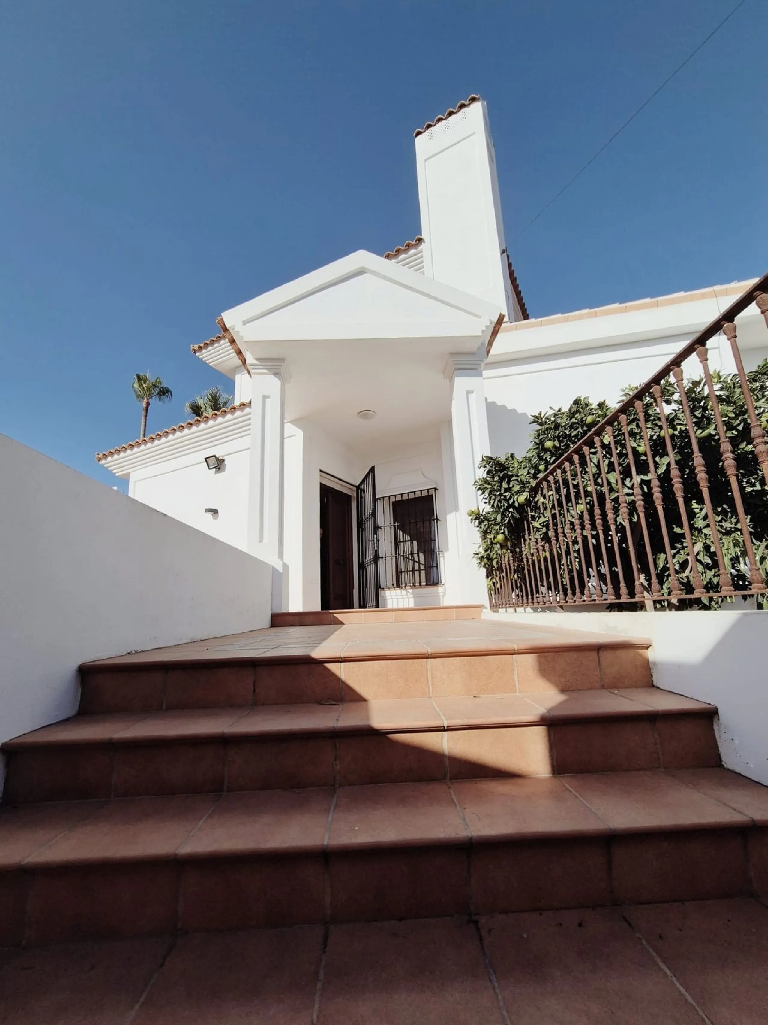 Discover this stunning Mediterranean-style home, located just a few meters from the sea. This charming residence offers an unbeatable location, with restaurants nearby and a seaside promenade within easy walking distance. The house features five spacious 