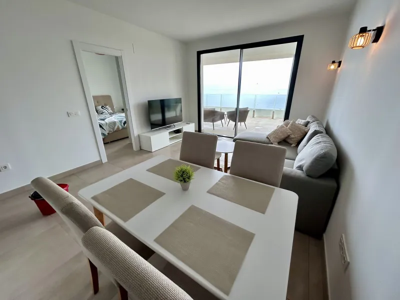 Seaviews Reserve is a residential complex facing the sea with fantastic terraces, which invite you to live, feel and see the sea, as an everyday part of your life. This 2 bedrooms and 2 bathrooms apartment offers great panoramic and open sea views in quie