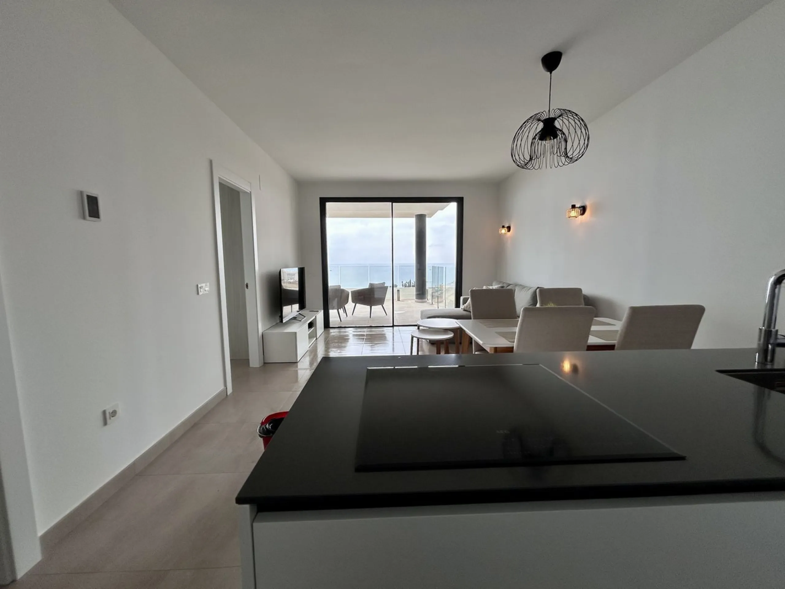 Seaviews Reserve is a residential complex facing the sea with fantastic terraces, which invite you to live, feel and see the sea, as an everyday part of your life. This 2 bedrooms and 2 bathrooms apartment offers great panoramic and open sea views in quie