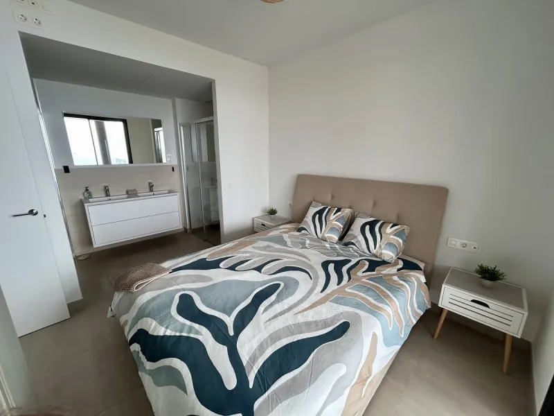 Seaviews Reserve is a residential complex facing the sea with fantastic terraces, which invite you to live, feel and see the sea, as an everyday part of your life. This 2 bedrooms and 2 bathrooms apartment offers great panoramic and open sea views in quie
