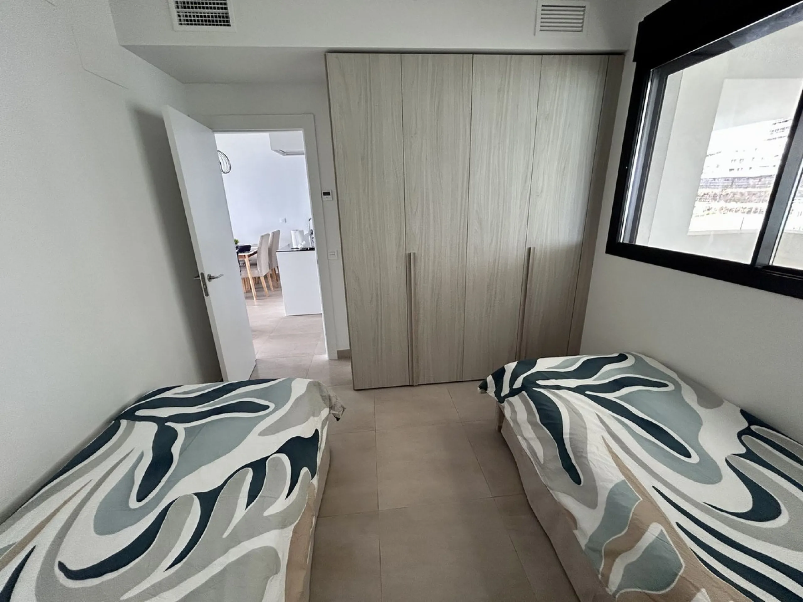 Seaviews Reserve is a residential complex facing the sea with fantastic terraces, which invite you to live, feel and see the sea, as an everyday part of your life. This 2 bedrooms and 2 bathrooms apartment offers great panoramic and open sea views in quie