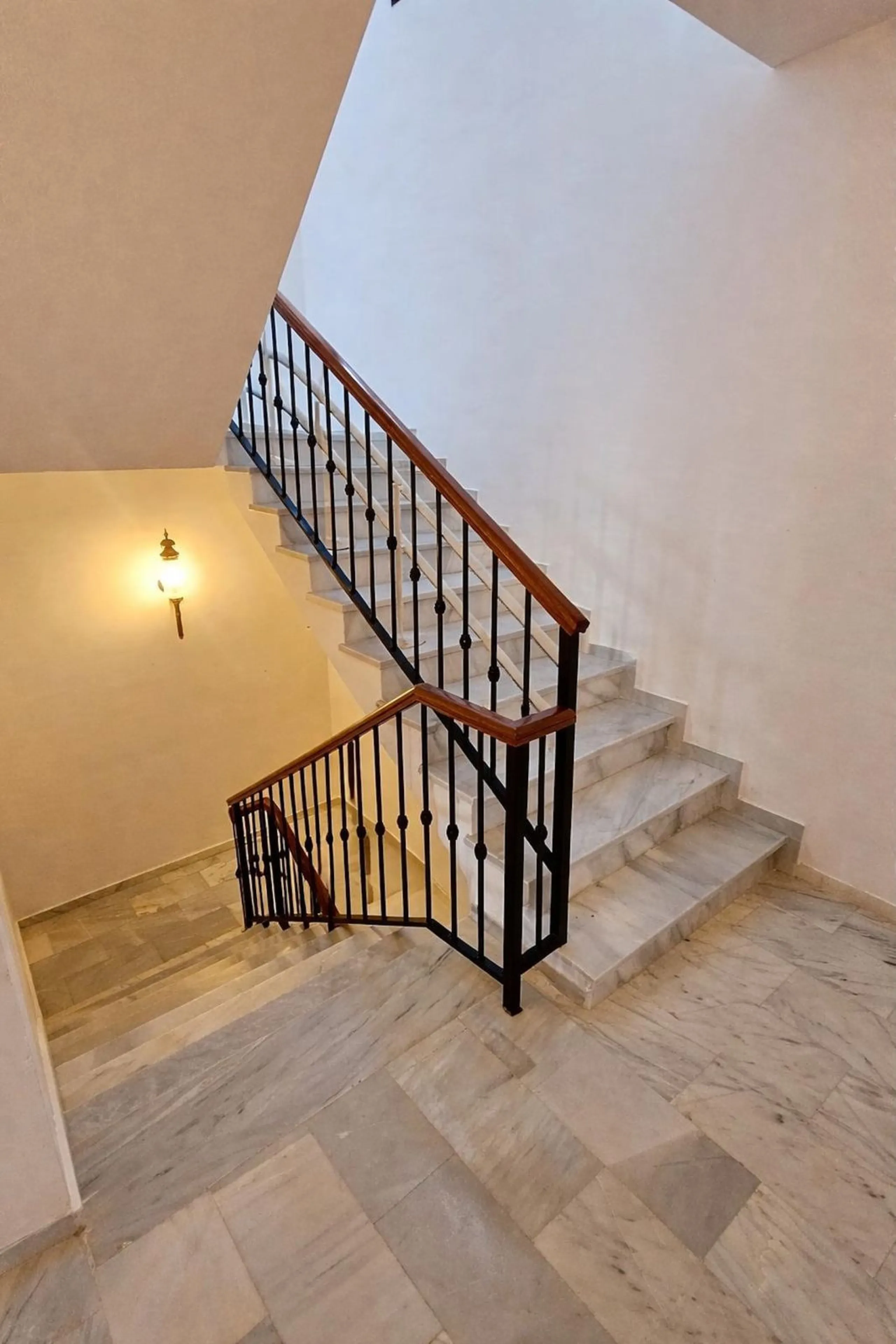 House - Detached Villa в продаже в Mijas, Málaga. В доме 4 спален и 4 ванных комнат. Площадь дома 377 м². Площадь участка 1220 м²