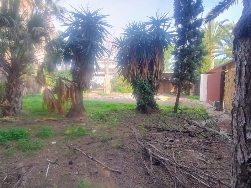Plot for sale with an exclusive Luxury Villa project.