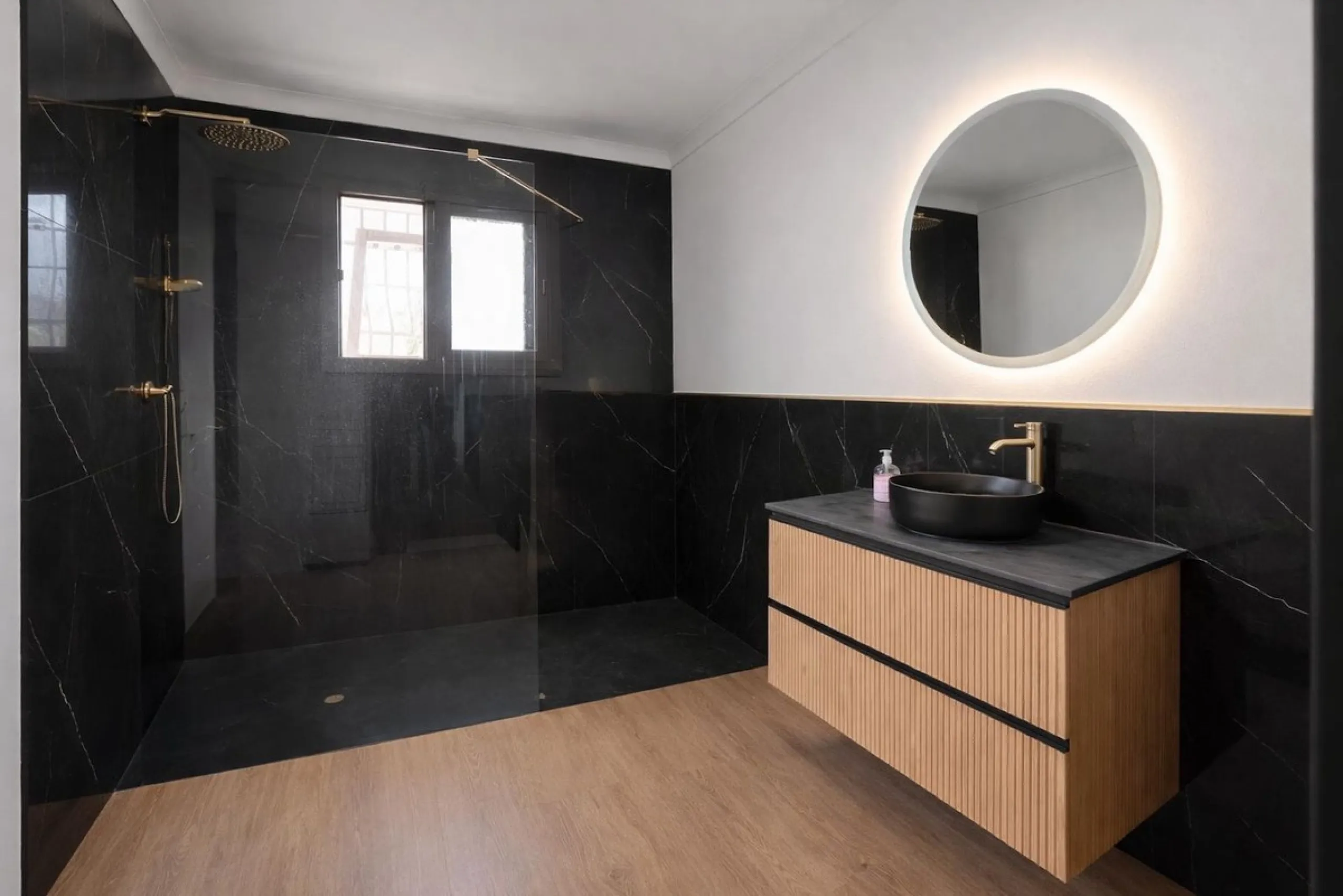 House - Detached Villa в продаже в Mijas, Málaga. В доме 4 спален и 4 ванных комнат. Площадь дома 377 м². Площадь участка 1220 м²