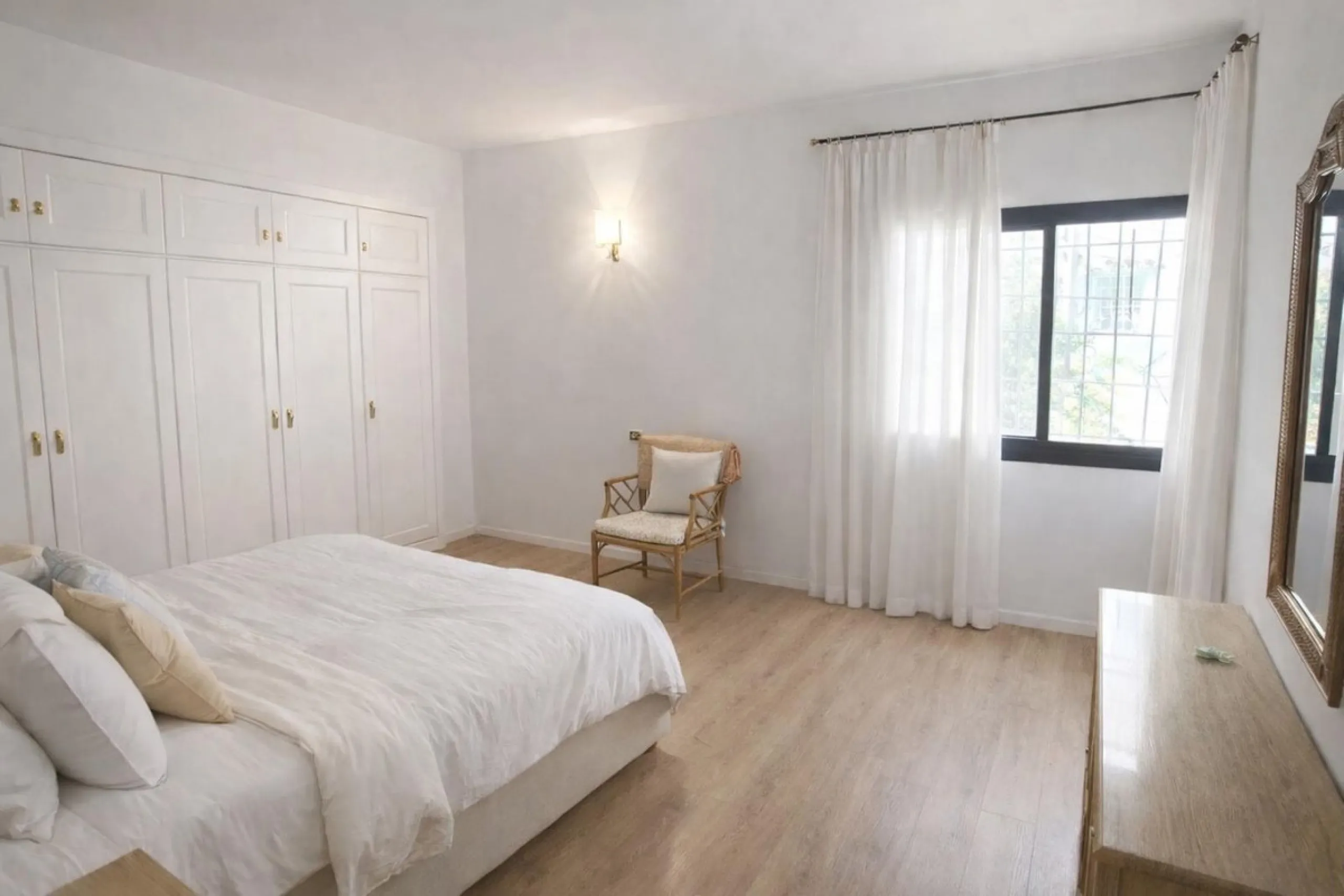 House - Detached Villa в продаже в Mijas, Málaga. В доме 4 спален и 4 ванных комнат. Площадь дома 377 м². Площадь участка 1220 м²